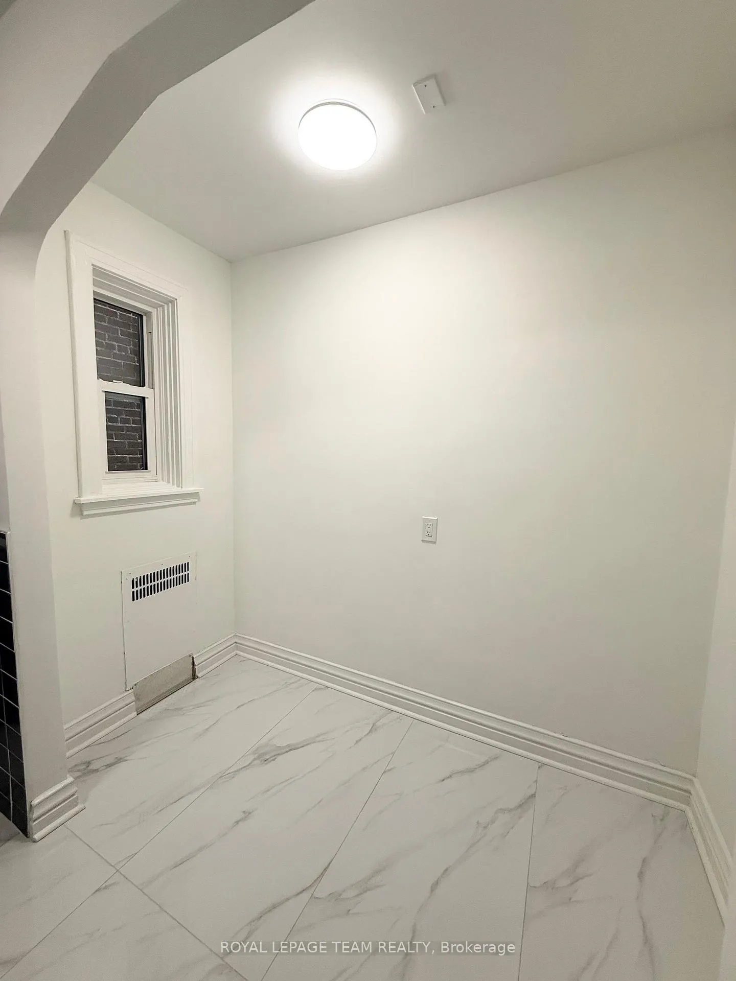 Photo 8 of Unit 2, 235 Cooper Street, Ottawa, Ottawa Centre — HOMEH