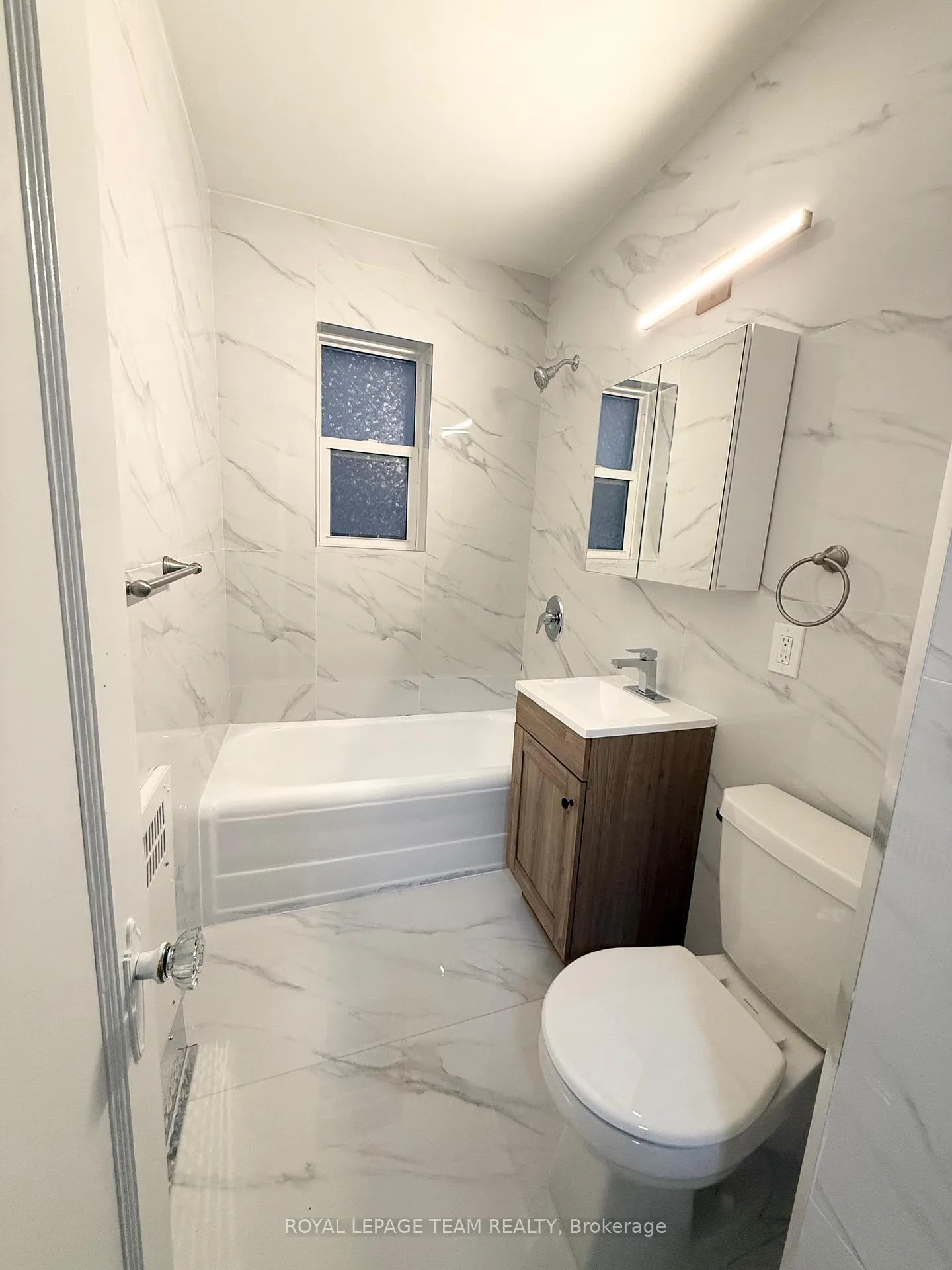 Photo 9 of Unit 2, 235 Cooper Street, Ottawa, Ottawa Centre — HOMEH
