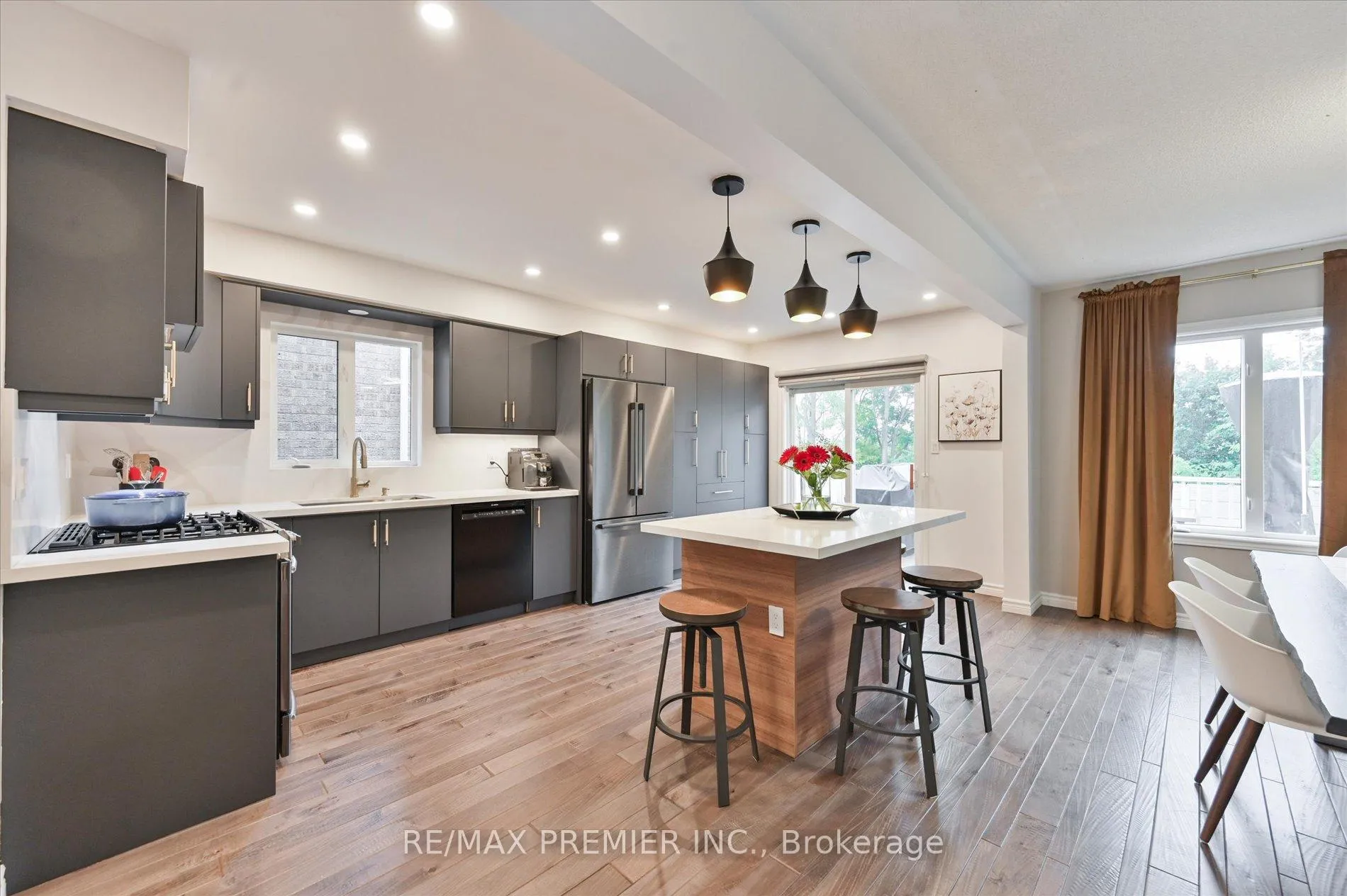 Photo 8 of 78 Archbury Circle, Caledon, Bolton East — HOMEH