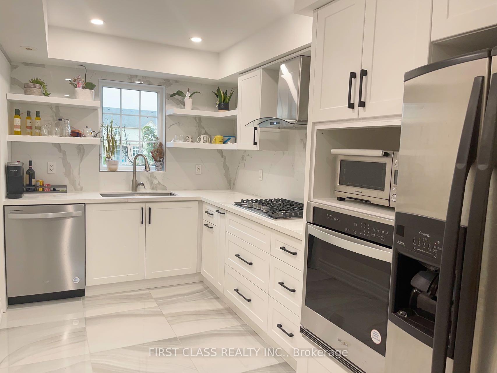 Photo 2 of 152 Legends Way, Markham, Unionville — HOMEH