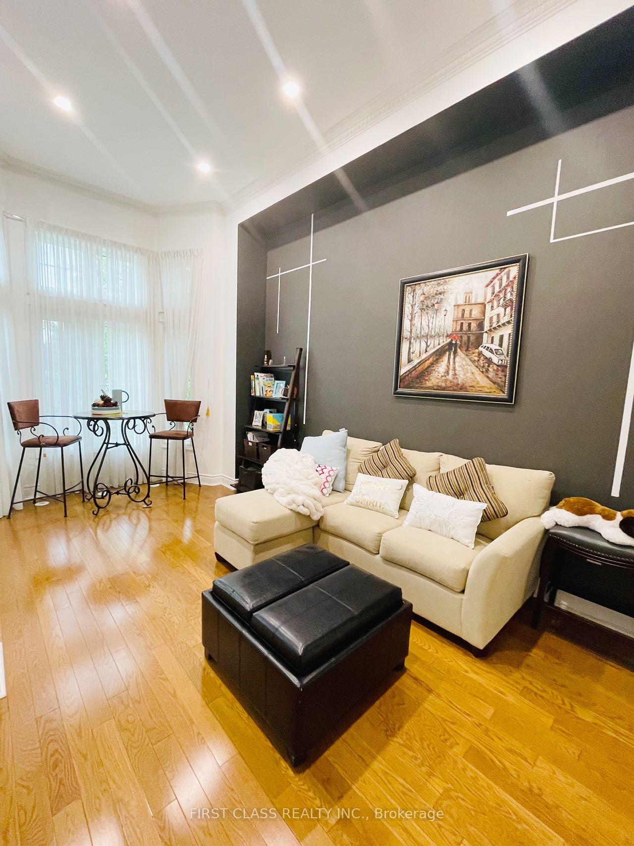 Photo 4 of 152 Legends Way, Markham, Unionville — HOMEH