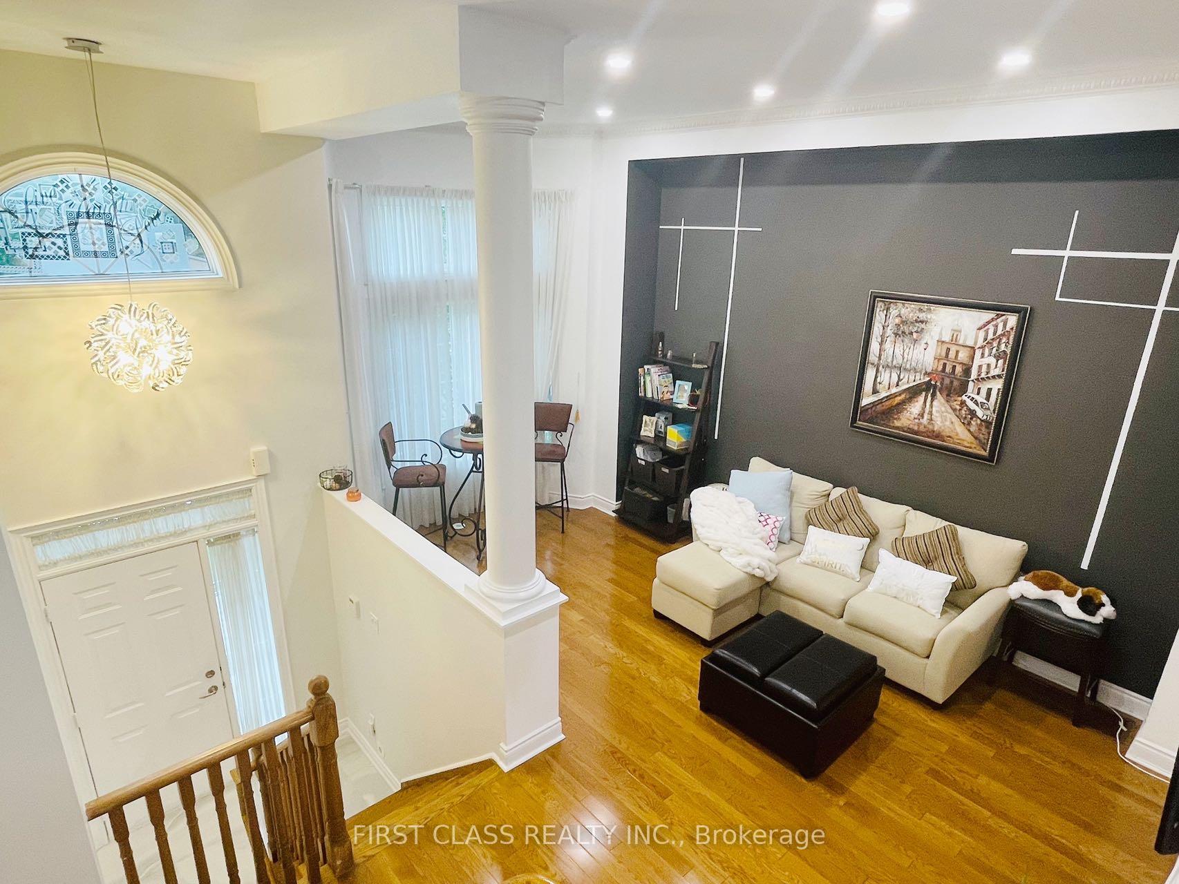 Photo 5 of 152 Legends Way, Markham, Unionville — HOMEH