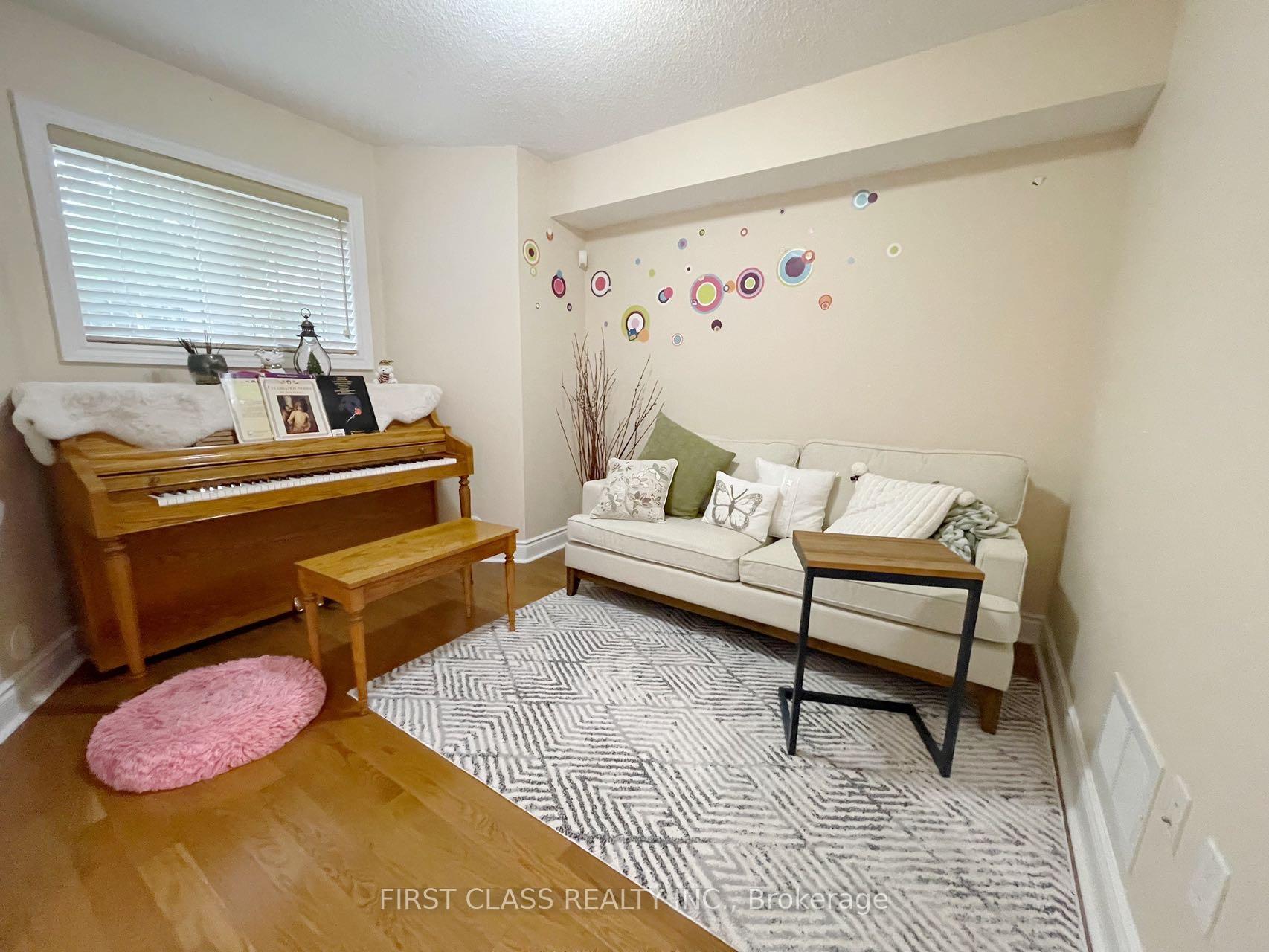 Photo 10 of 152 Legends Way, Markham, Unionville — HOMEH