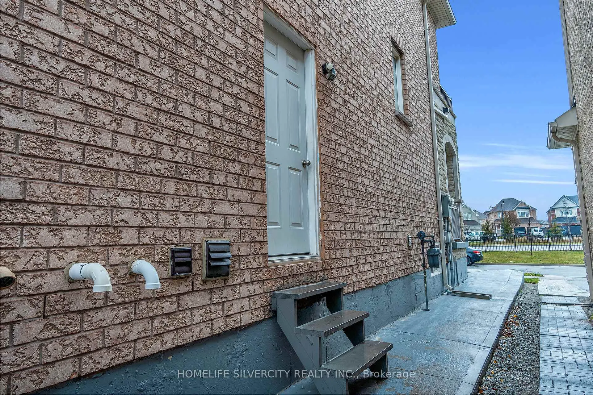 Photo 35 of 93 Education Road, Brampton, Bram East — HOMEH