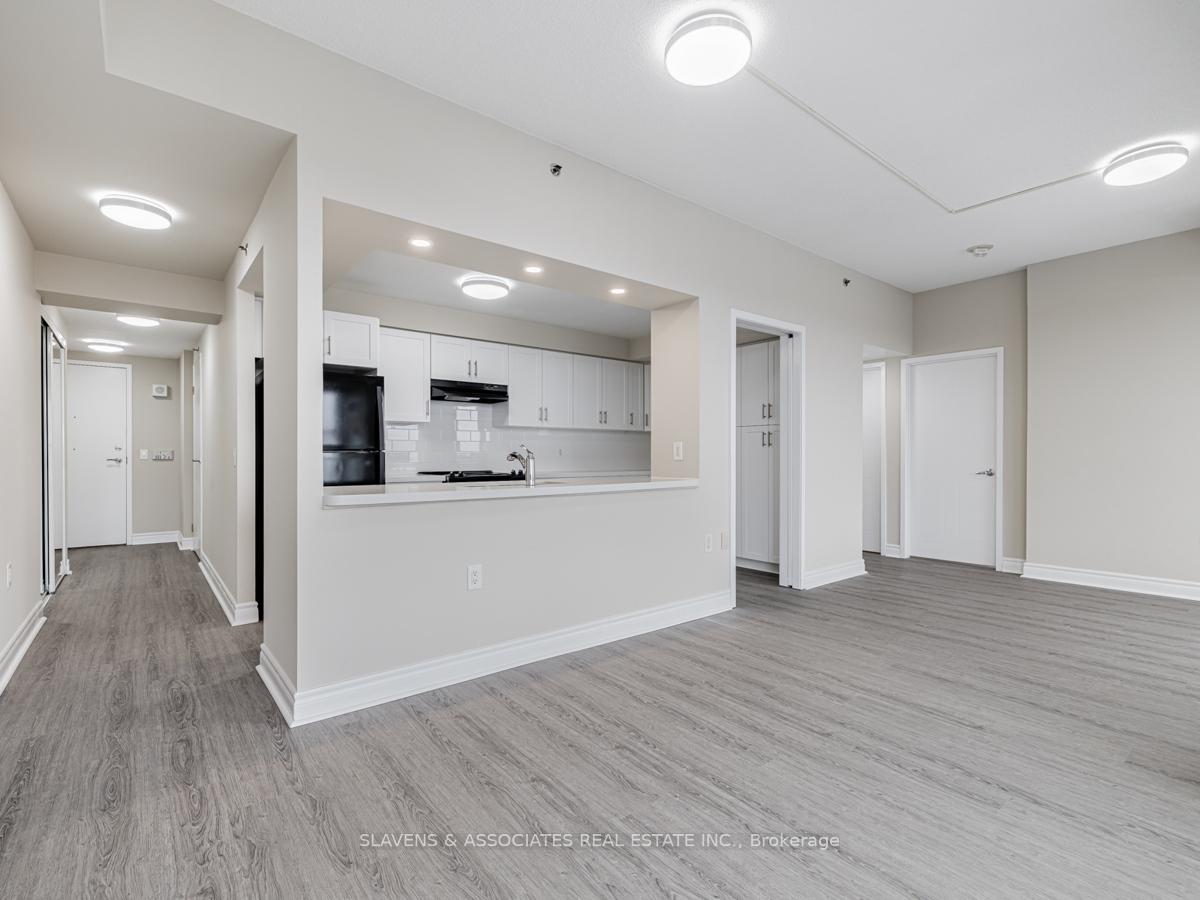 Photo 4 of Unit 904, 2 Neptune Drive, Toronto, Englemount-Lawrence — HOMEH
