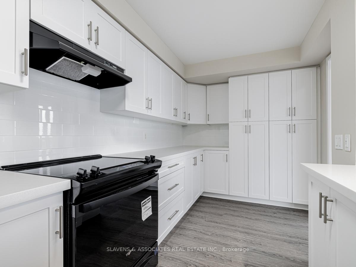 Photo 9 of Unit 904, 2 Neptune Drive, Toronto, Englemount-Lawrence — HOMEH