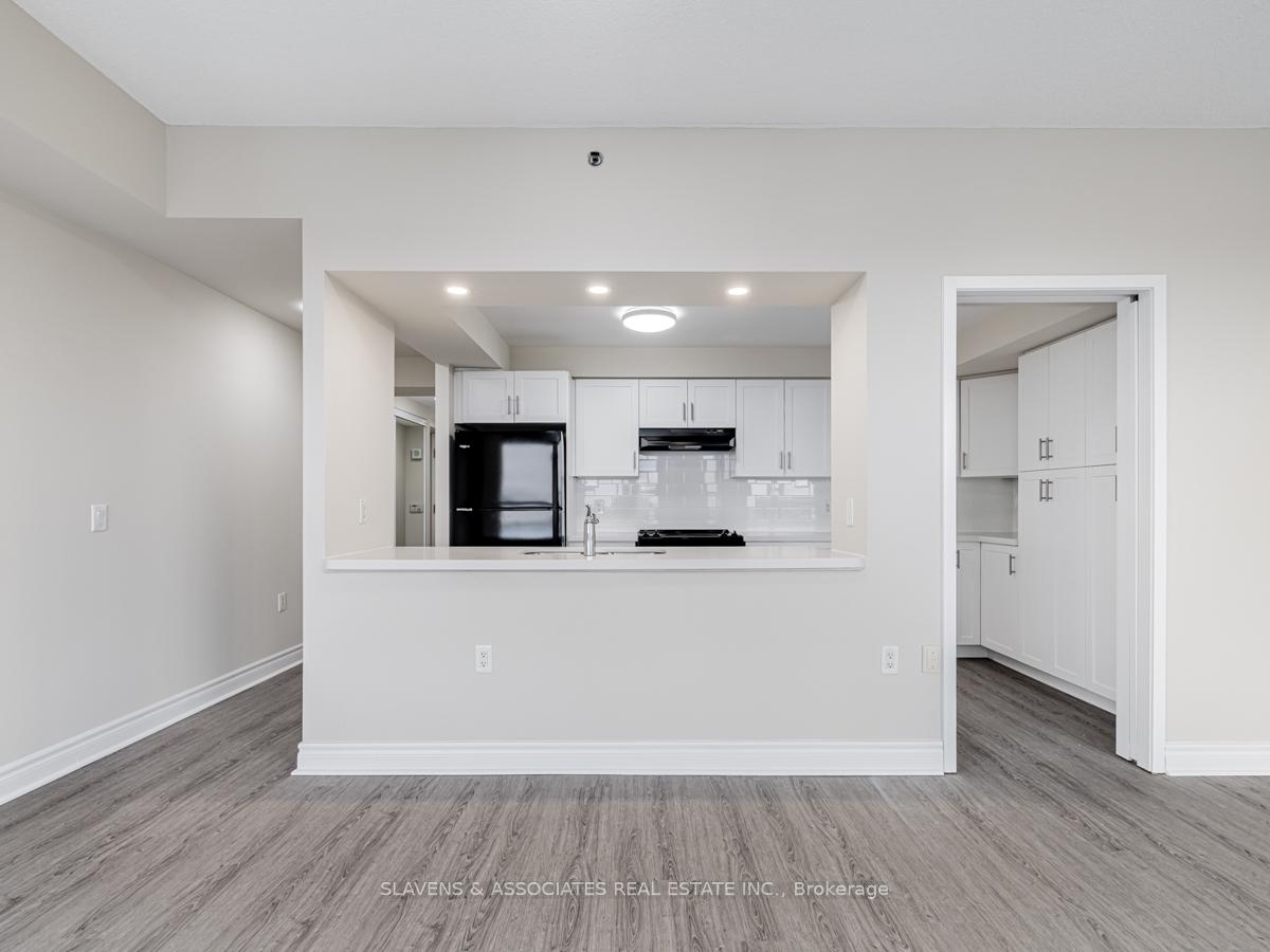 Photo 10 of Unit 904, 2 Neptune Drive, Toronto, Englemount-Lawrence — HOMEH