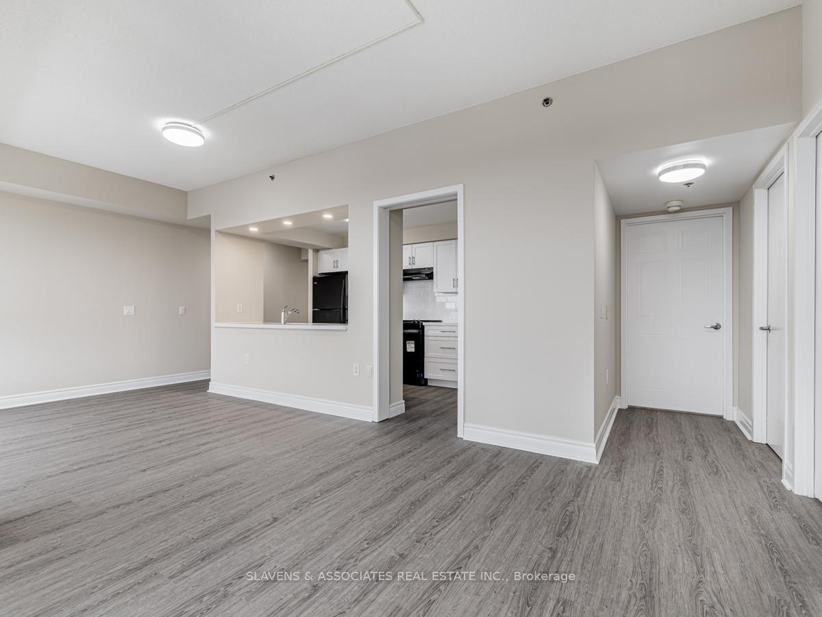 Photo 12 of Unit 904, 2 Neptune Drive, Toronto, Englemount-Lawrence — HOMEH