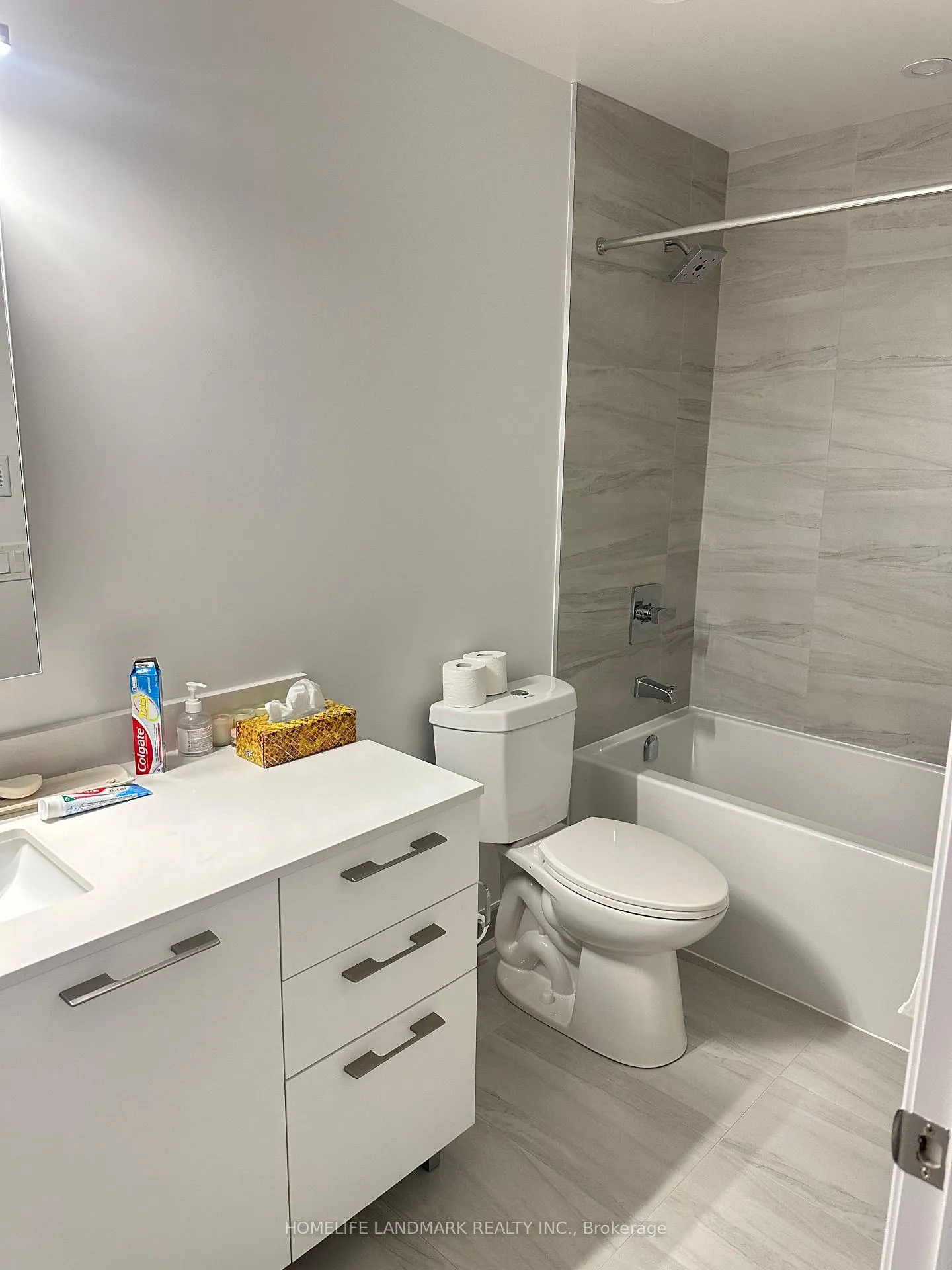 Photo 6 of Unit 522, 38 Water Walk Drive, Markham, Unionville — HOMEH