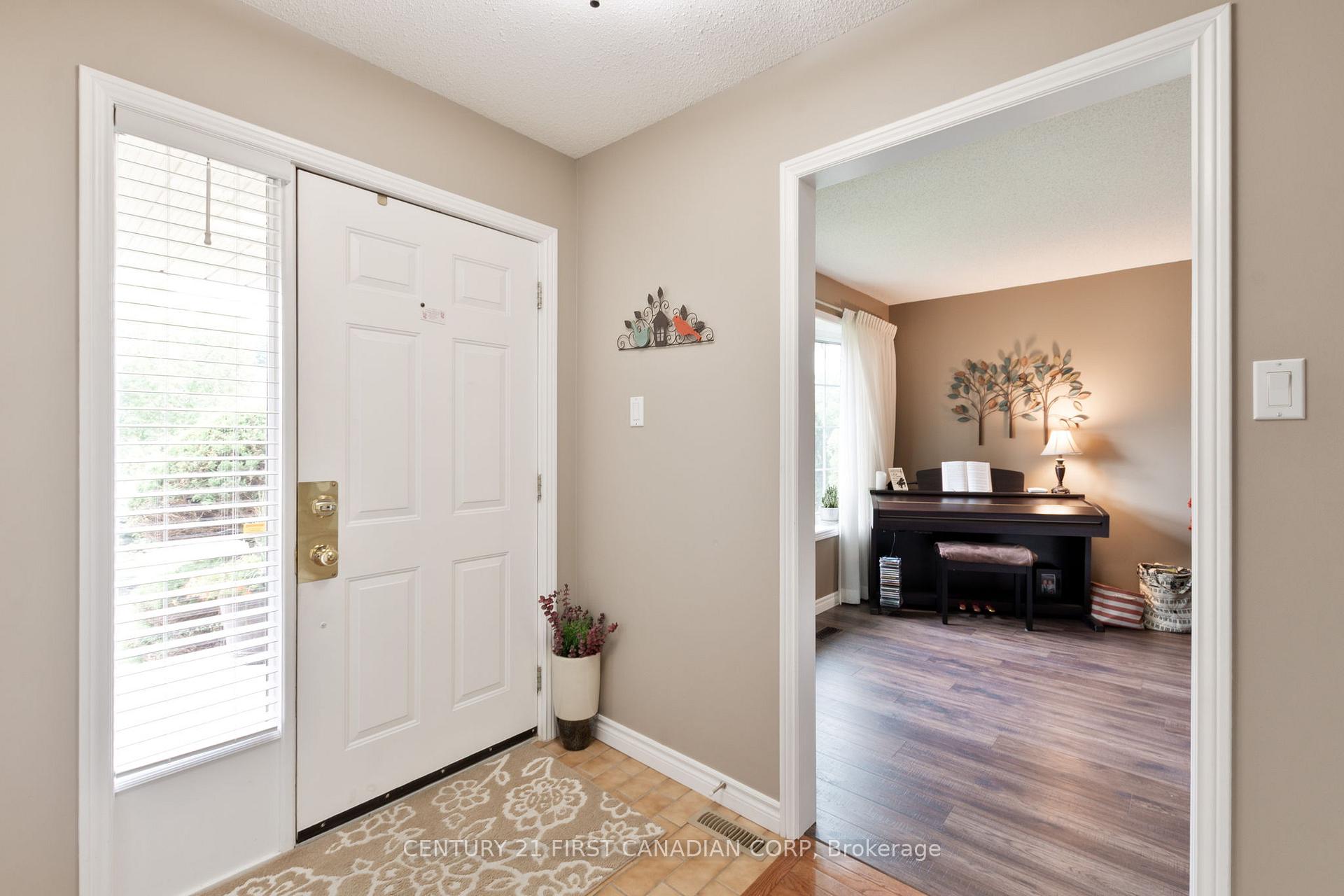 Photo 2 of 340 Canterbury Place, Central Elgin, Belmont — HOMEH