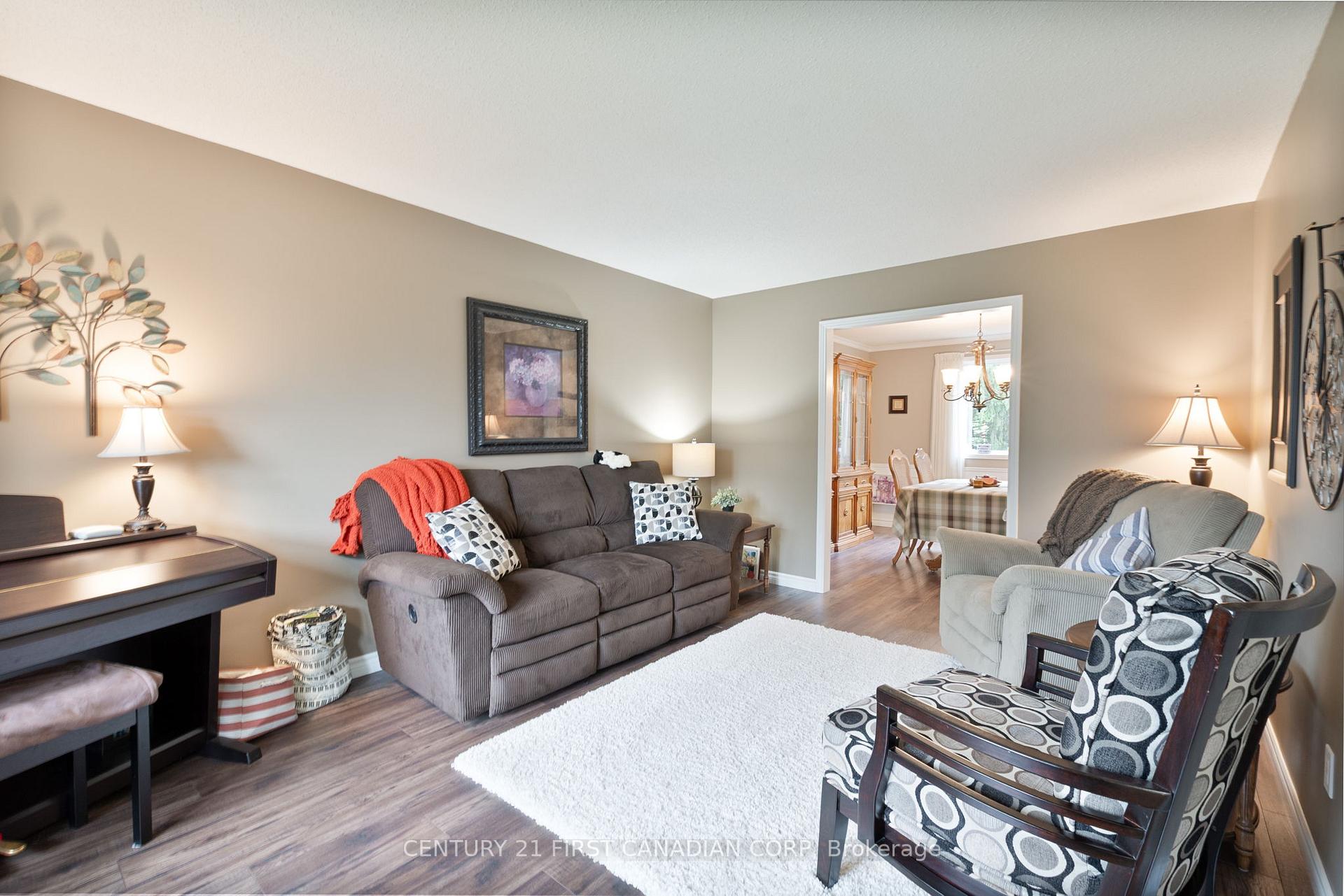 Photo 7 of 340 Canterbury Place, Central Elgin, Belmont — HOMEH