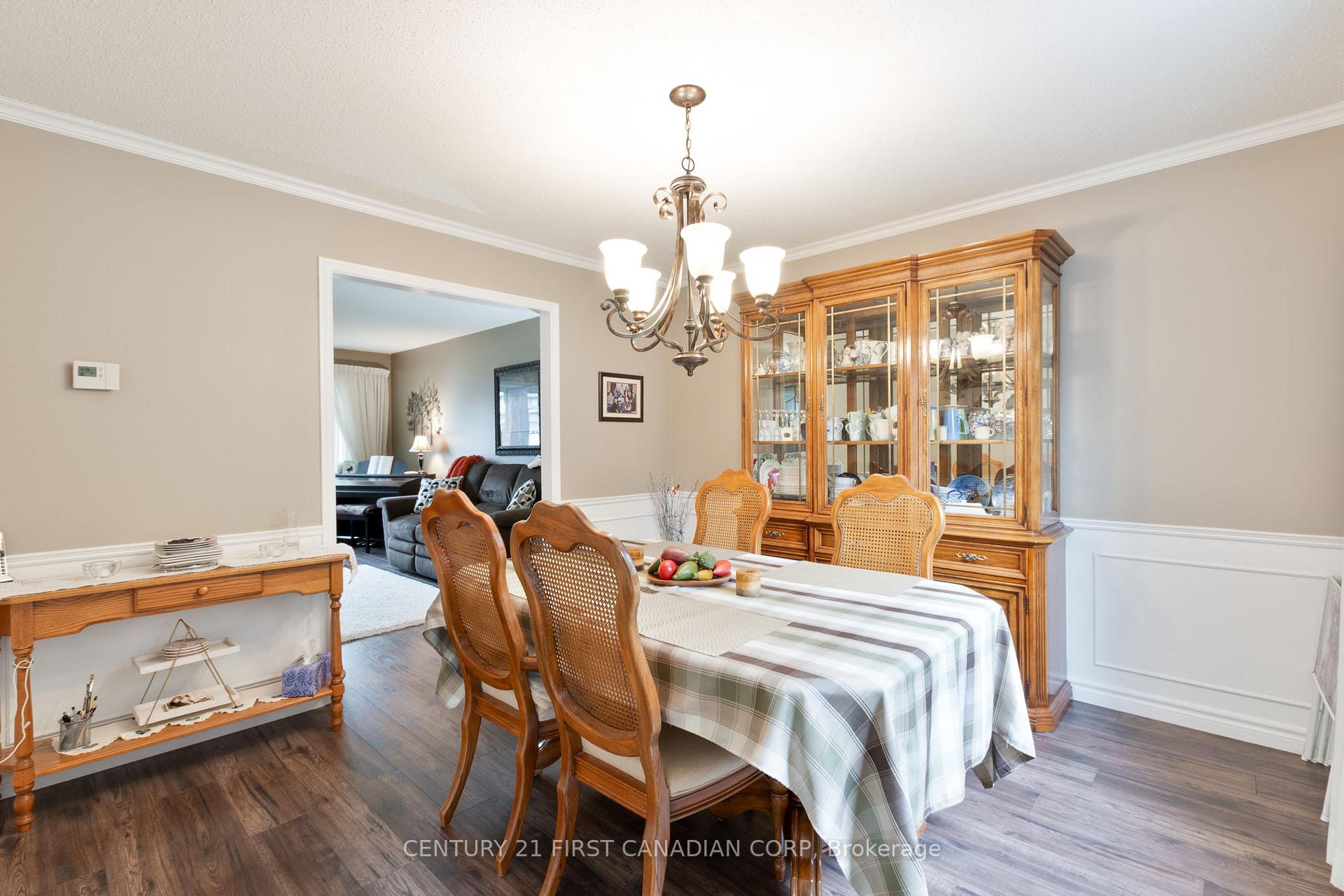 Photo 10 of 340 Canterbury Place, Central Elgin, Belmont — HOMEH