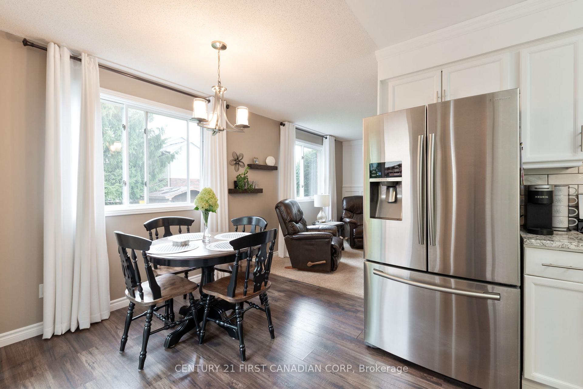 Photo 12 of 340 Canterbury Place, Central Elgin, Belmont — HOMEH