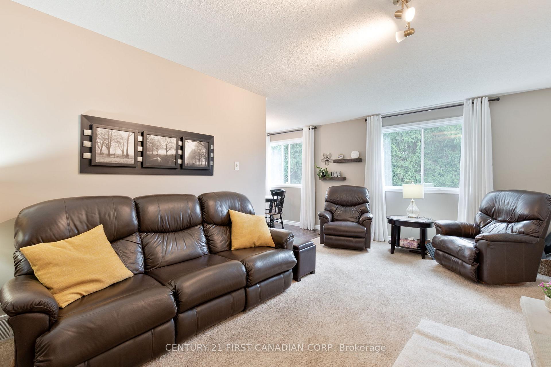 Photo 17 of 340 Canterbury Place, Central Elgin, Belmont — HOMEH