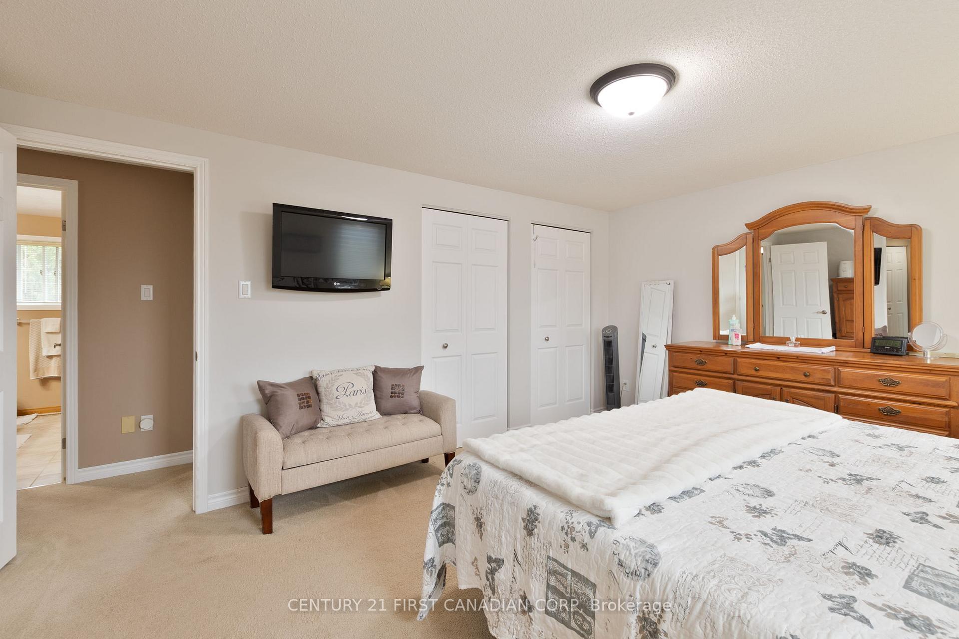 Photo 21 of 340 Canterbury Place, Central Elgin, Belmont — HOMEH