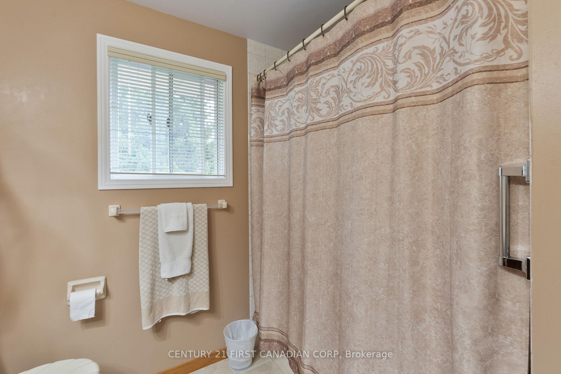 Photo 32 of 340 Canterbury Place, Central Elgin, Belmont — HOMEH