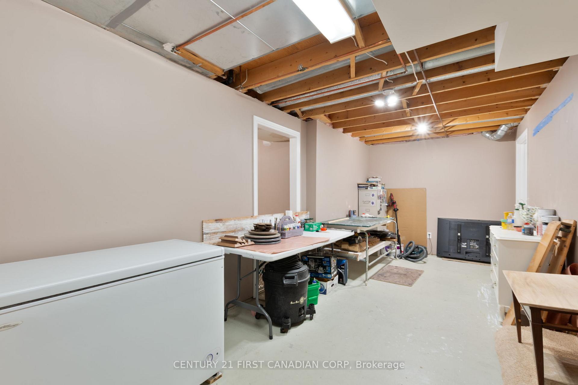 Photo 33 of 340 Canterbury Place, Central Elgin, Belmont — HOMEH