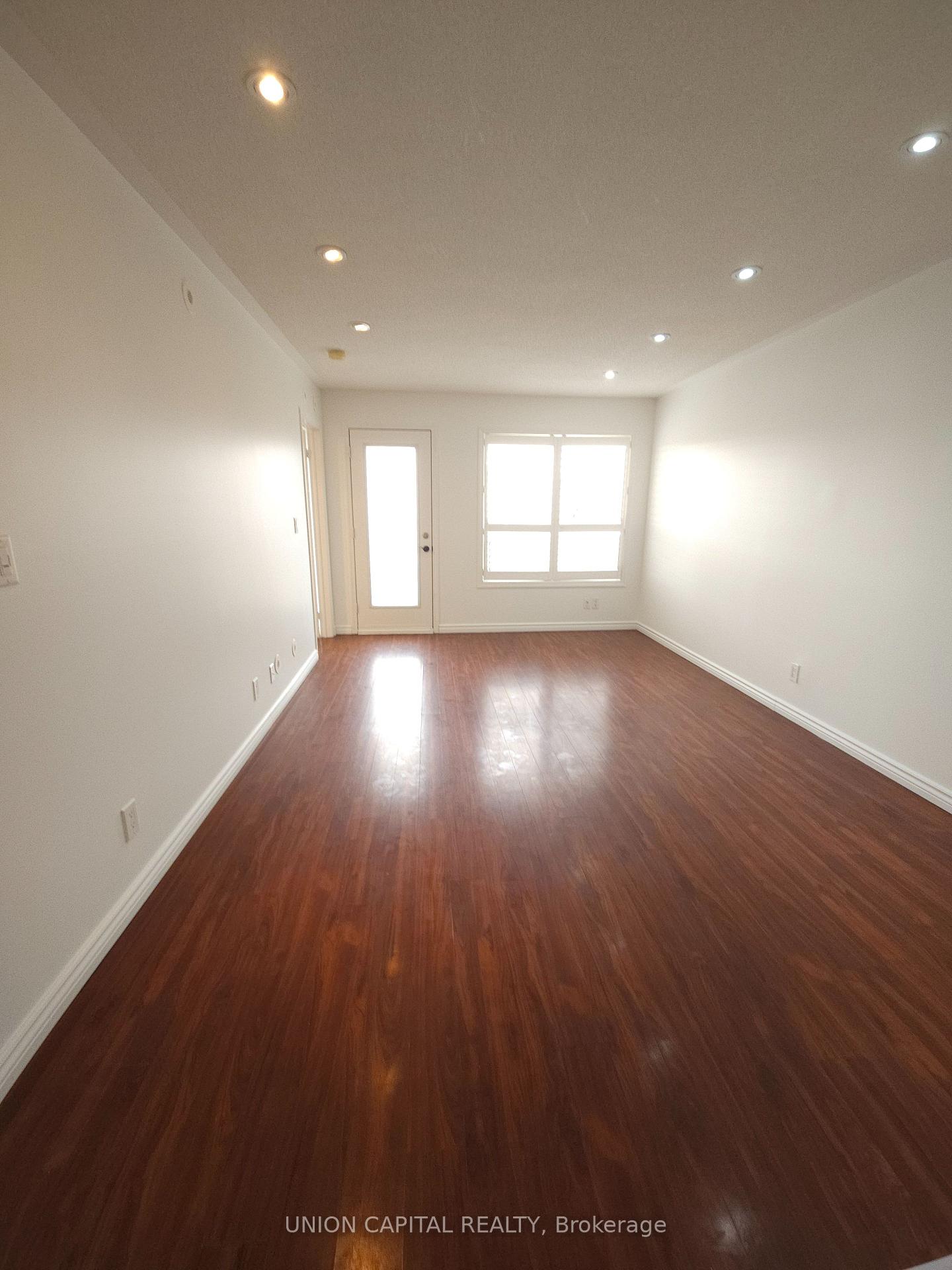Photo 3 of Unit 2, 105 Sunrise Drive, Markham, Milliken Mills East — HOMEH