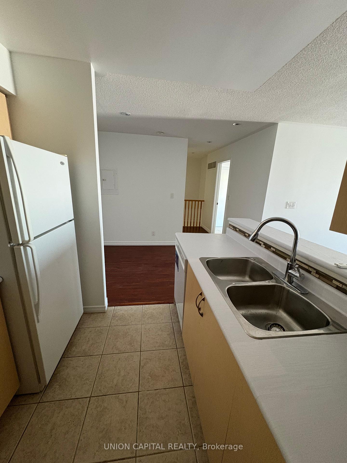 Photo 7 of Unit 2, 105 Sunrise Drive, Markham, Milliken Mills East — HOMEH
