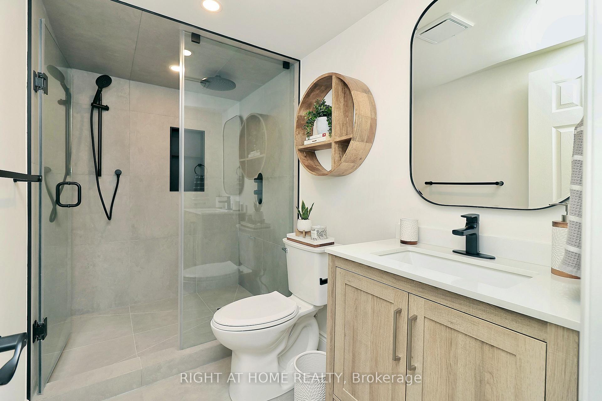 Photo 18 of 5 Harriman Road, Aurora, Aurora Village — HOMEH