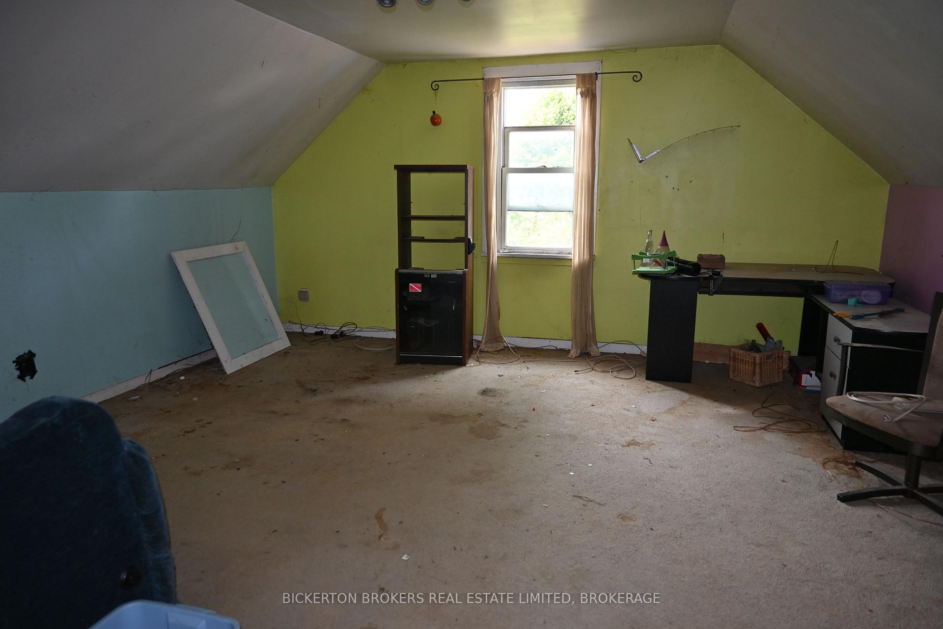 Photo 5 of 176 John Street, Gananoque — HOMEH