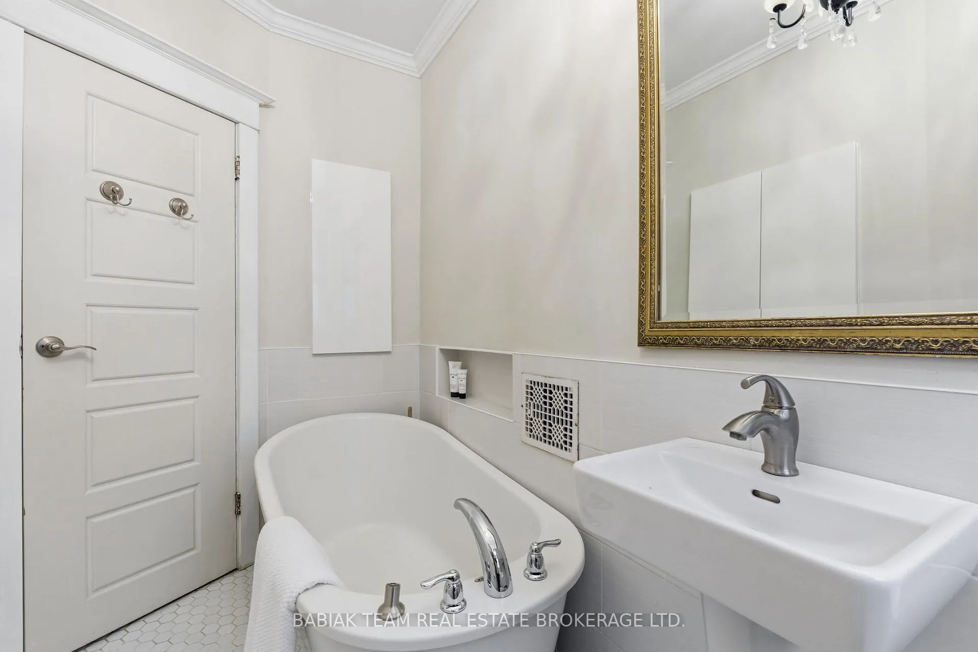 Photo 31 of 92 Indian Road Crescent, Toronto, High Park North — HOMEH