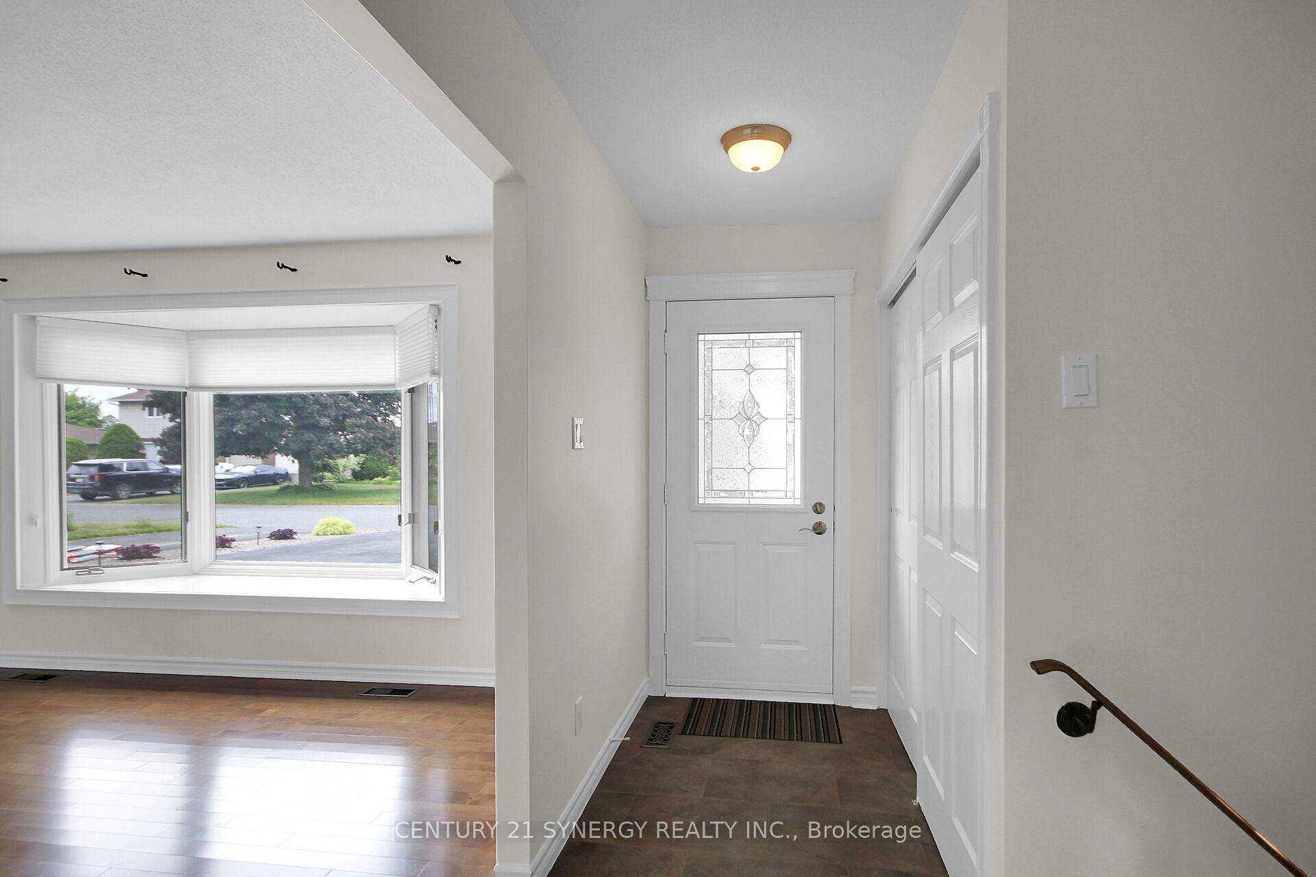 Photo 6 of 27 Tripp Crescent, Ottawa, Barrhaven - Pheasant Run — HOMEH