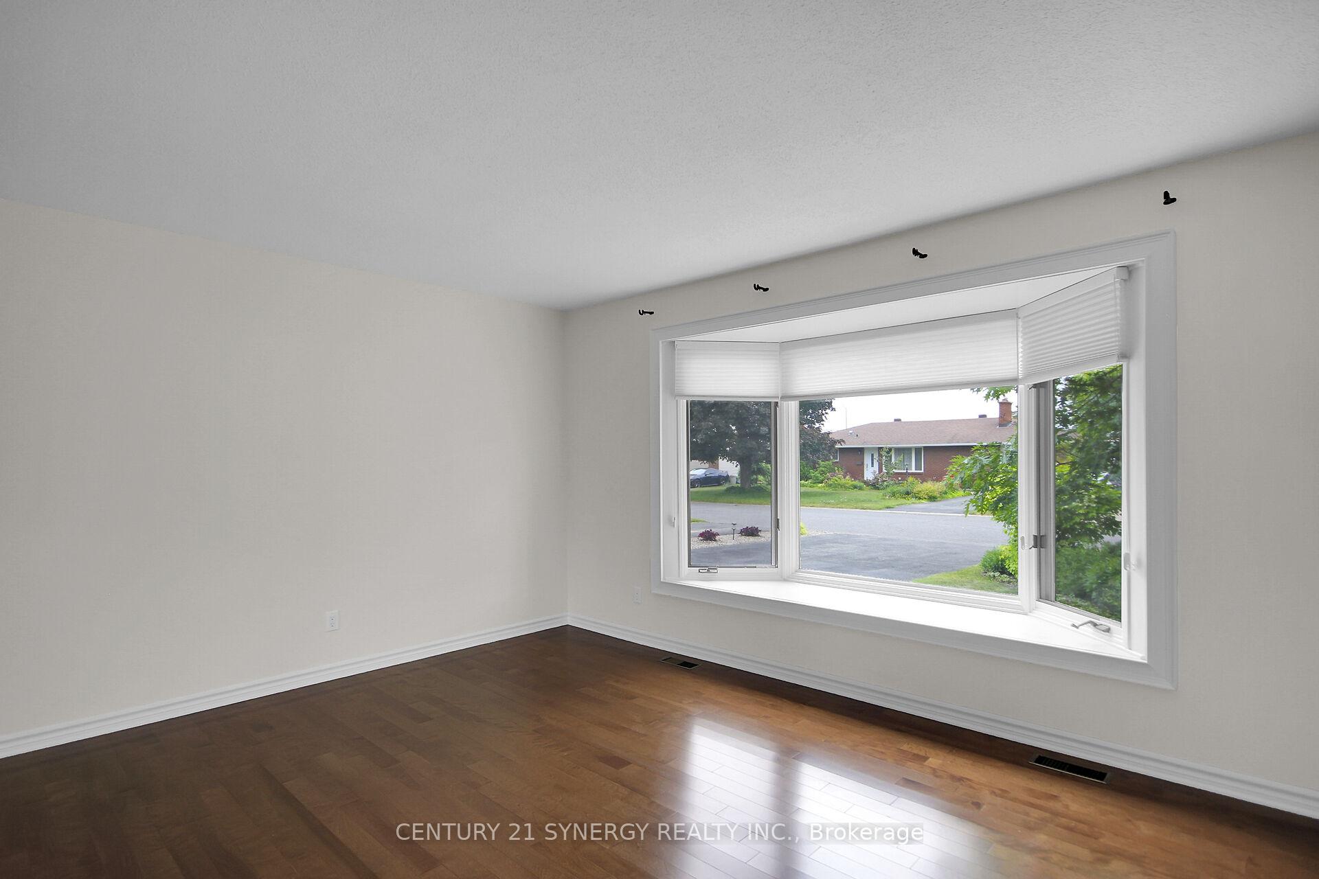 Photo 15 of 27 Tripp Crescent, Ottawa, Barrhaven - Pheasant Run — HOMEH