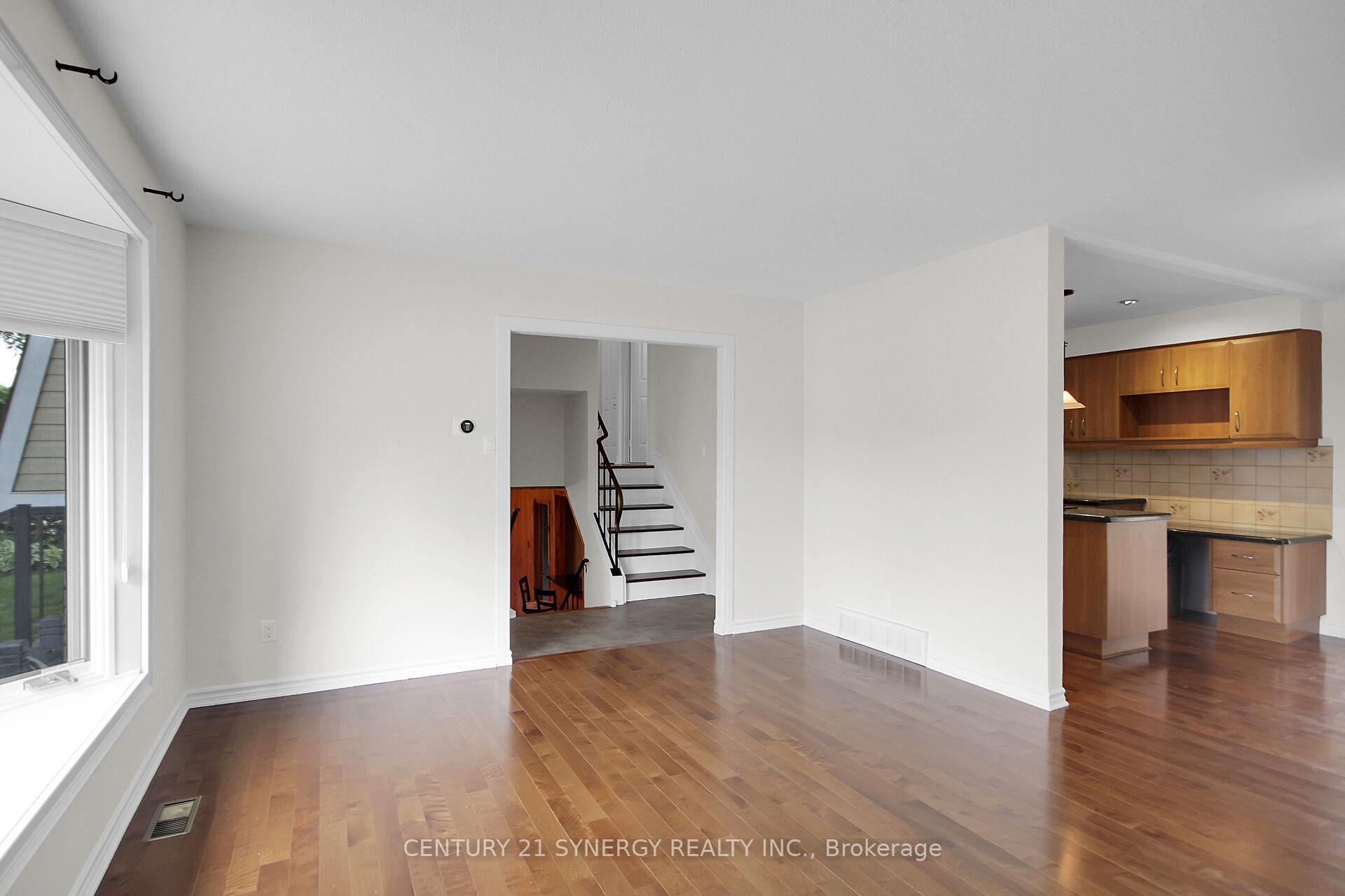 Photo 18 of 27 Tripp Crescent, Ottawa, Barrhaven - Pheasant Run — HOMEH