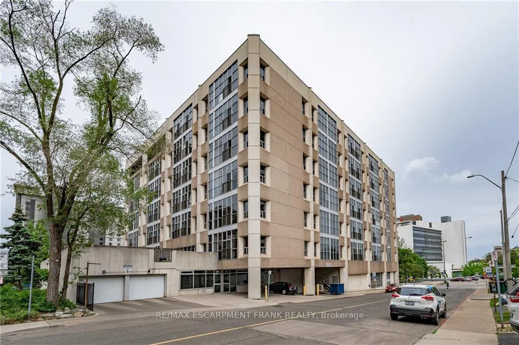 Front of 120 Jackson Street W