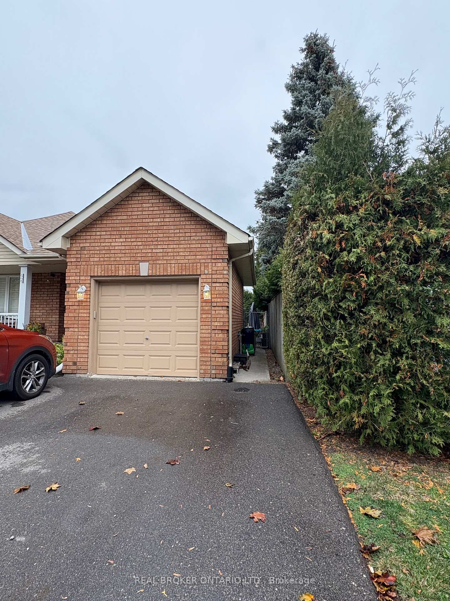 Photo 2 of Unit Upper Unit, 26 Concession Street E, Clarington, Bowmanville — HOMEH