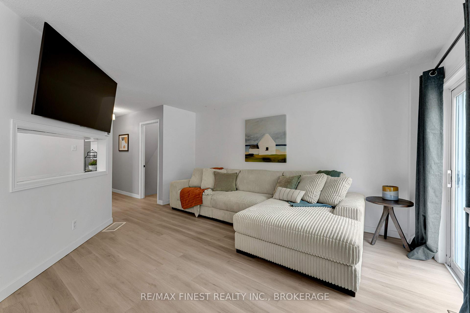 Photo 11 of 538 Garden Street, Gananoque — HOMEH