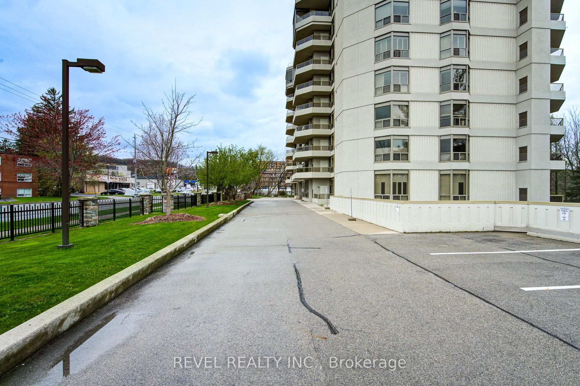 Photo 3 of Unit Ph5, 1770 Main Street W, Hamilton, Ainslie Wood — HOMEH