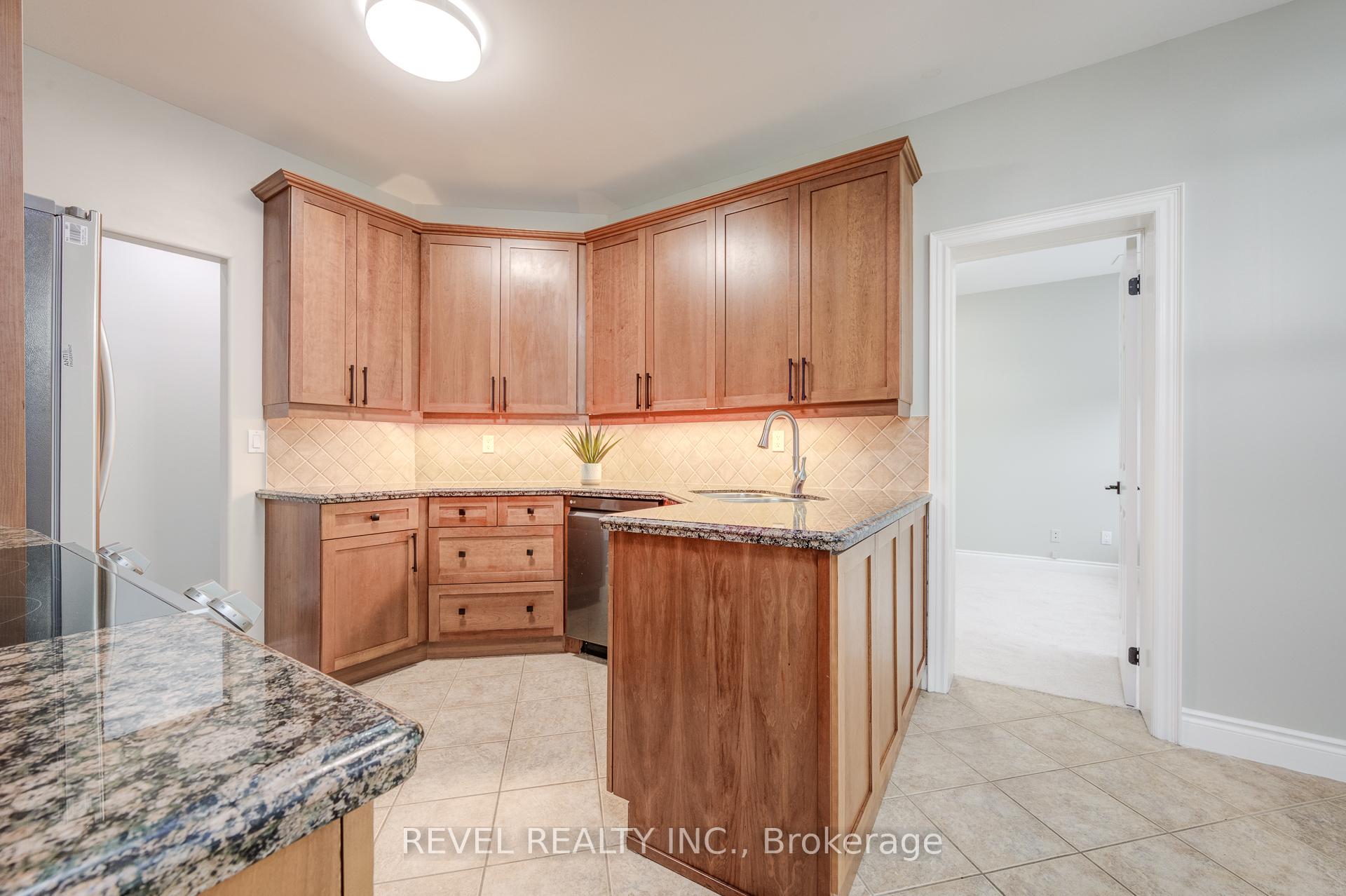 Photo 23 of Unit Ph5, 1770 Main Street W, Hamilton, Ainslie Wood — HOMEH