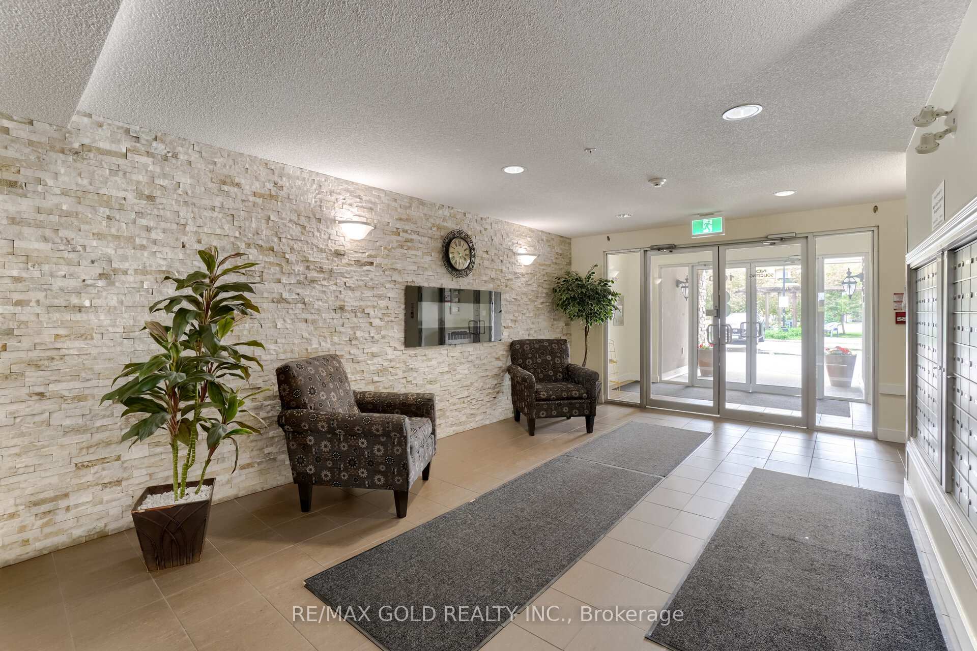 Photo 3 of Unit 1217, 8 Dayspring Circle, Brampton, Goreway Drive Corridor — HOMEH