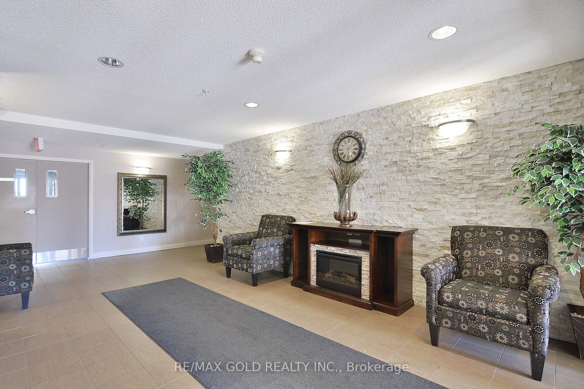 Photo 4 of Unit 1217, 8 Dayspring Circle, Brampton, Goreway Drive Corridor — HOMEH