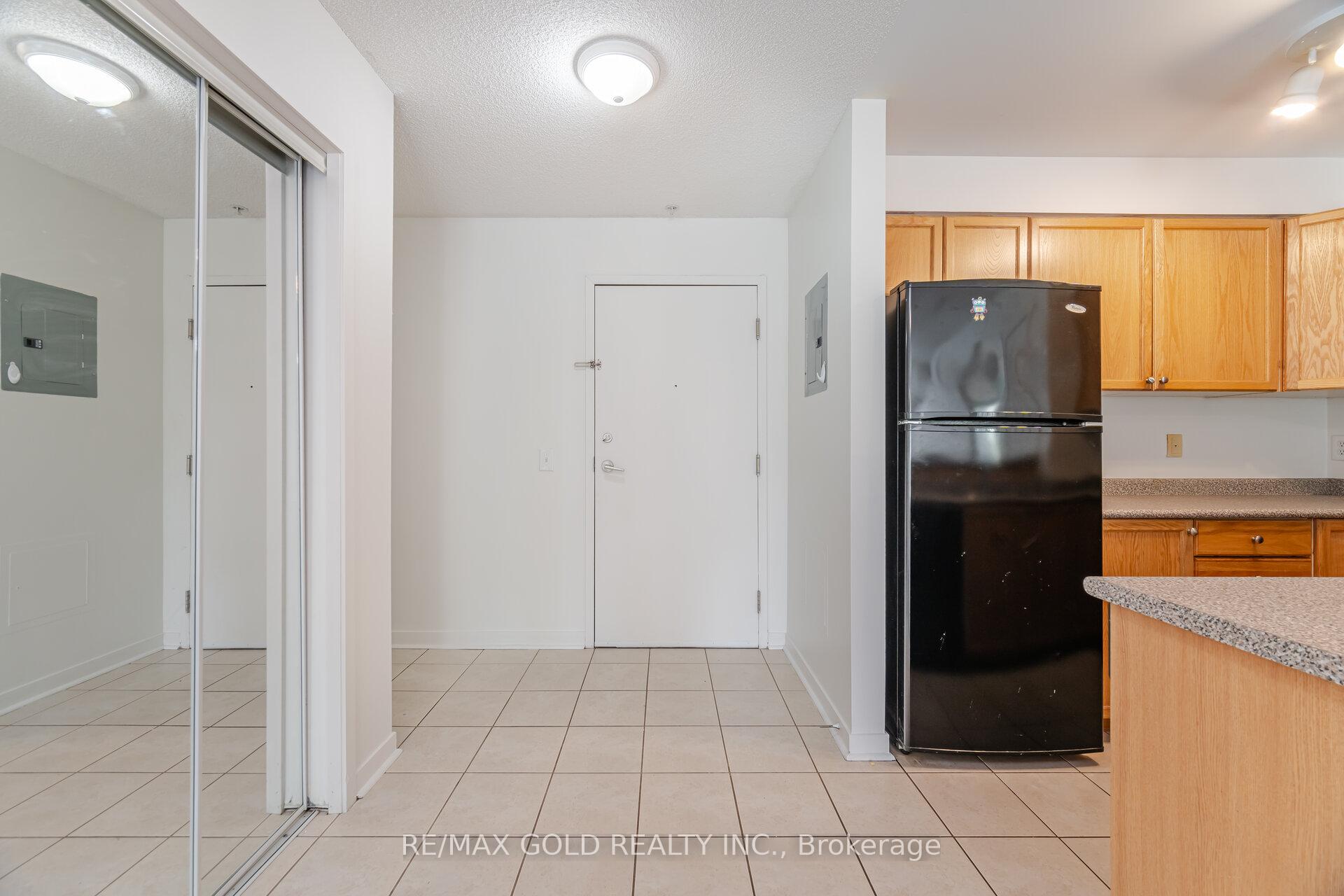 Photo 8 of Unit 1217, 8 Dayspring Circle, Brampton, Goreway Drive Corridor — HOMEH