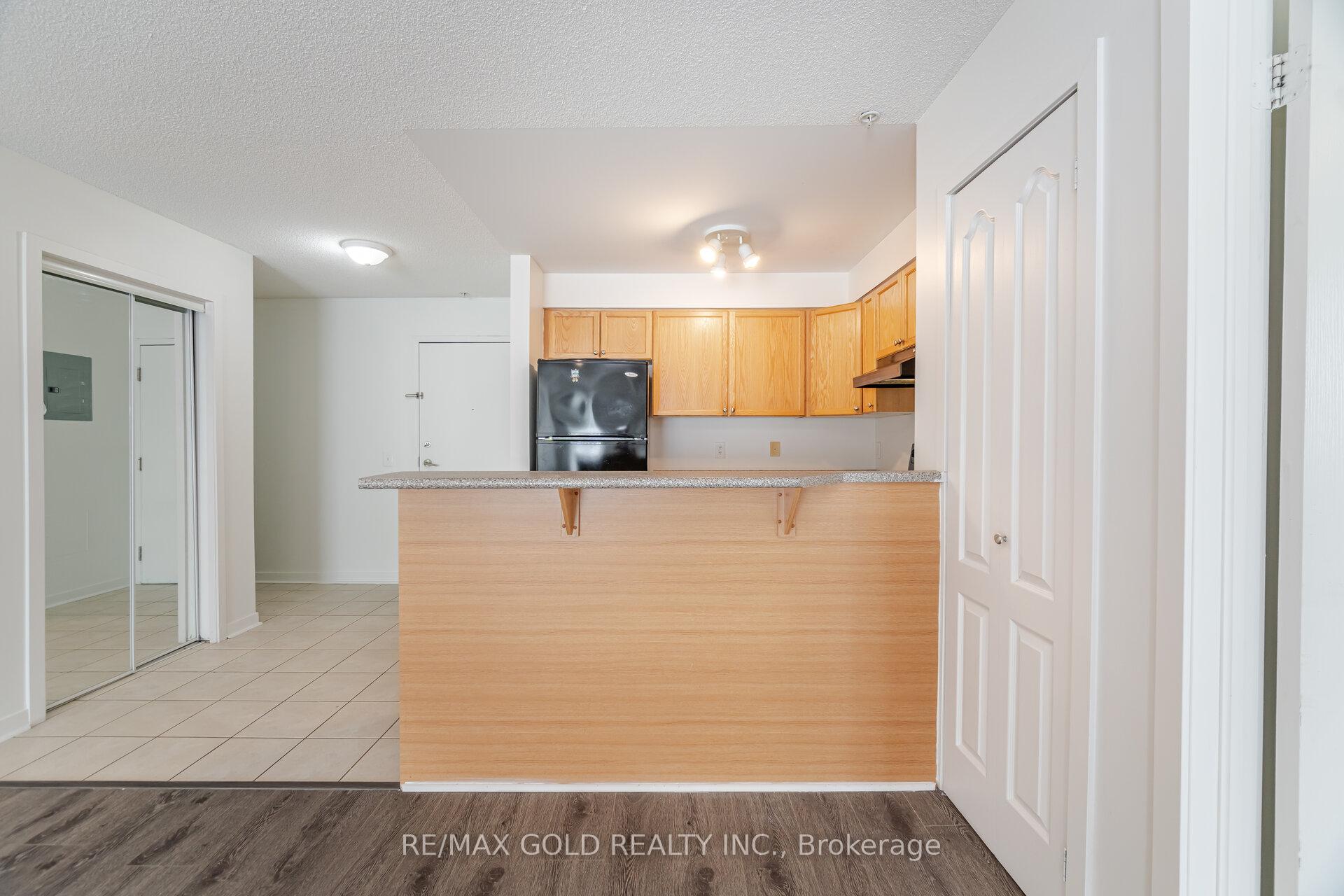 Photo 11 of Unit 1217, 8 Dayspring Circle, Brampton, Goreway Drive Corridor — HOMEH