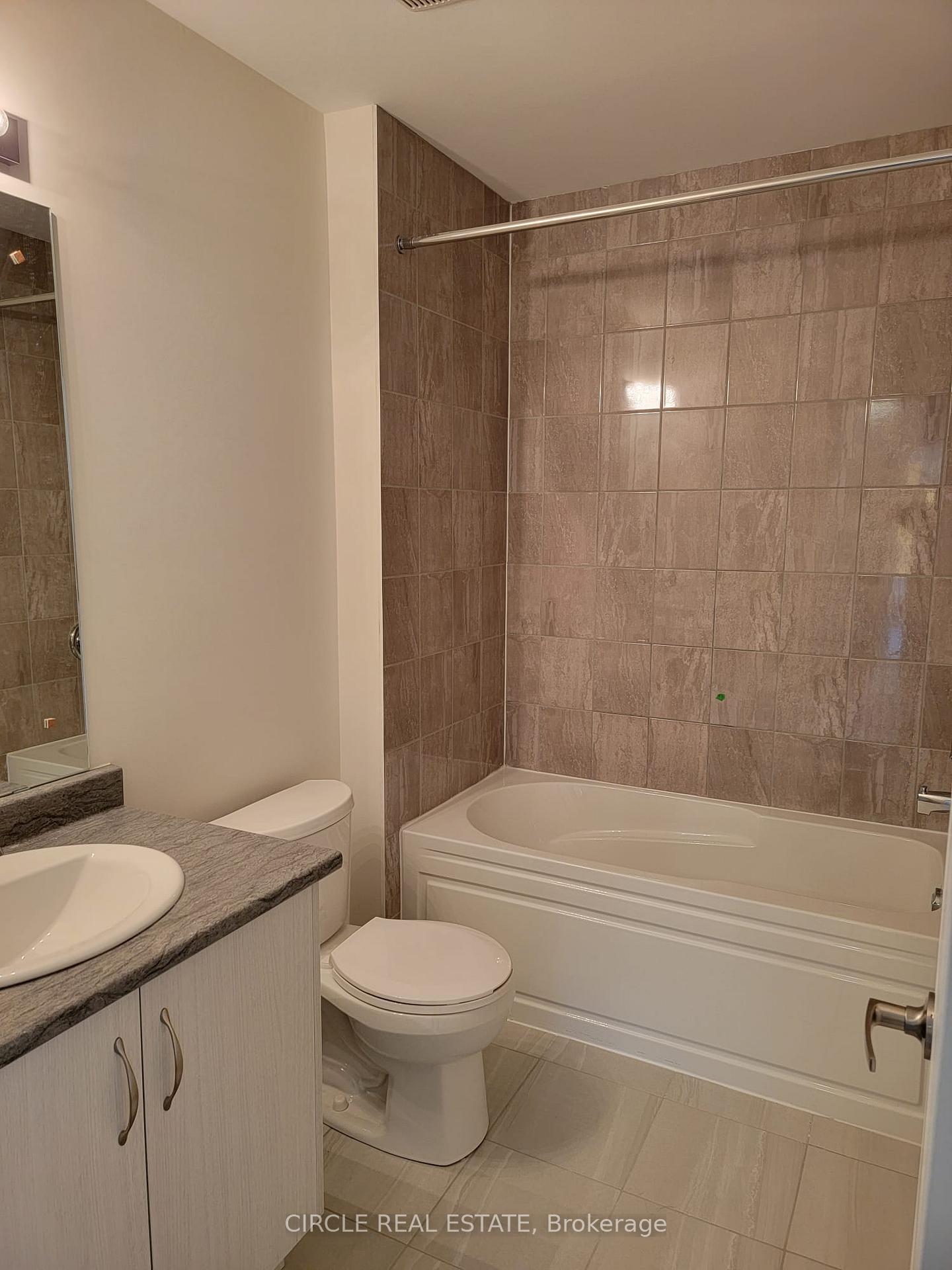 Photo 7 of Unit 23, 40 Knotsberry Circle, Brampton, Bram West — HOMEH