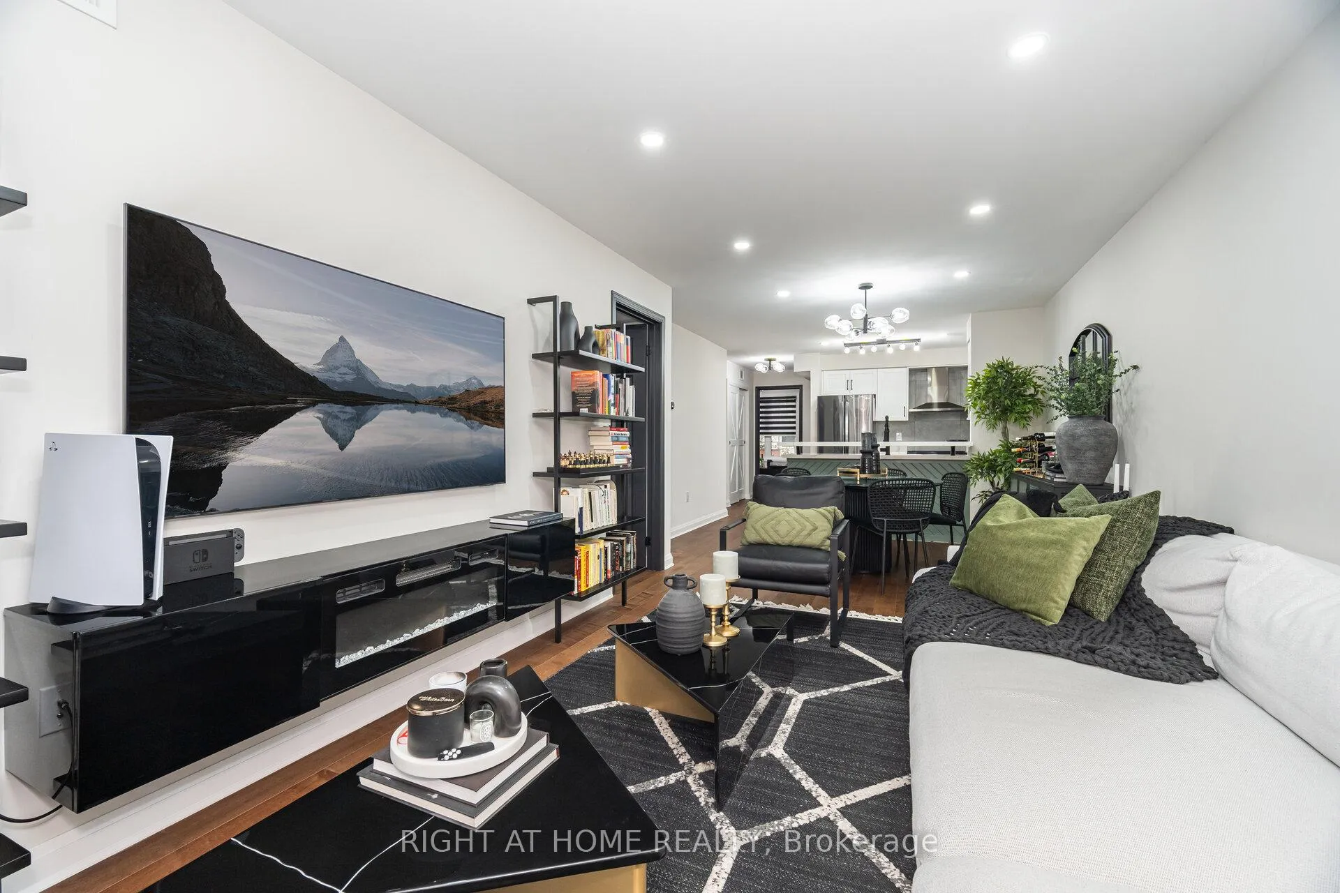 Photo 2 of 2-38 Petra Way, Whitby, Pringle Creek — HOMEH