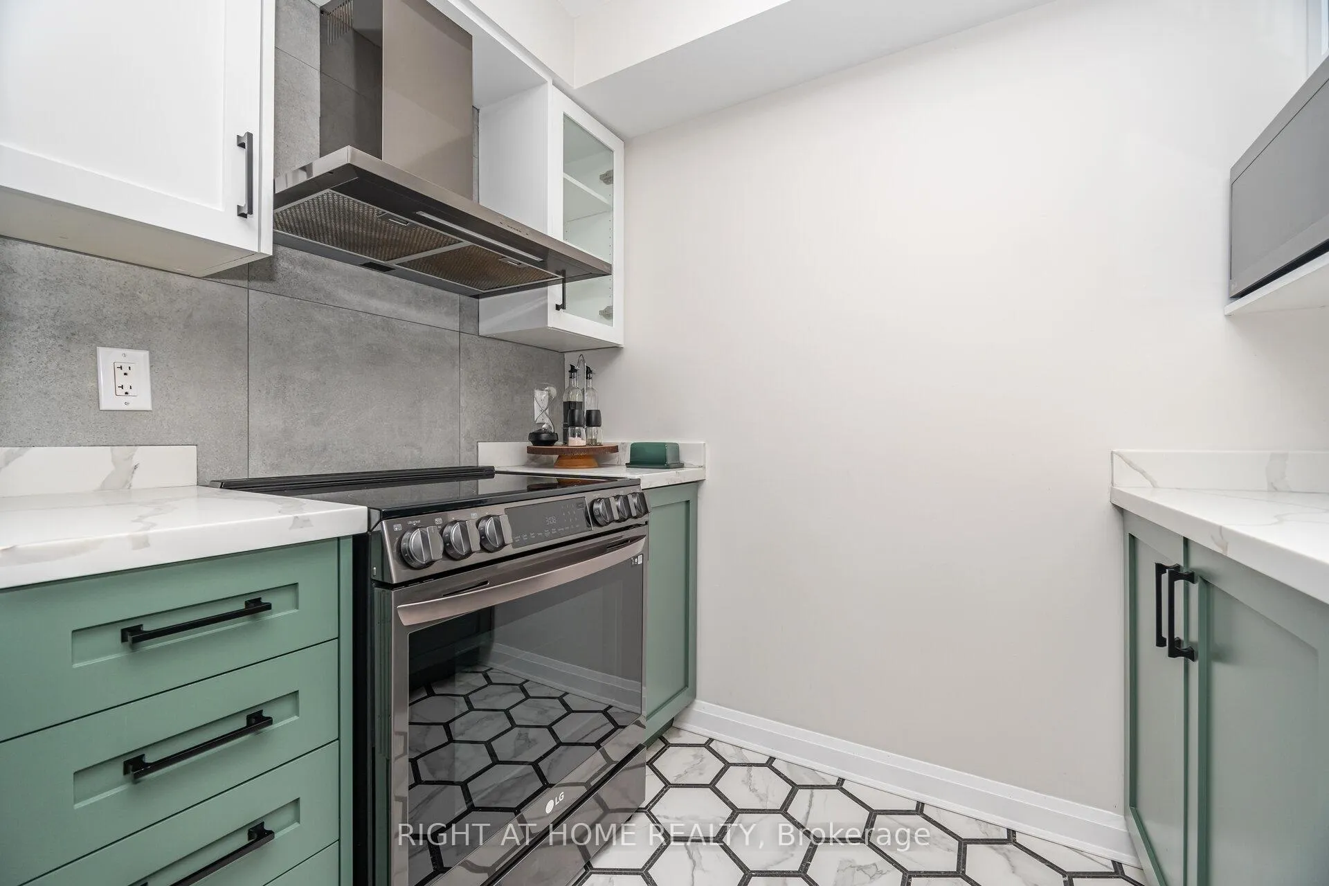 Photo 4 of 2-38 Petra Way, Whitby, Pringle Creek — HOMEH