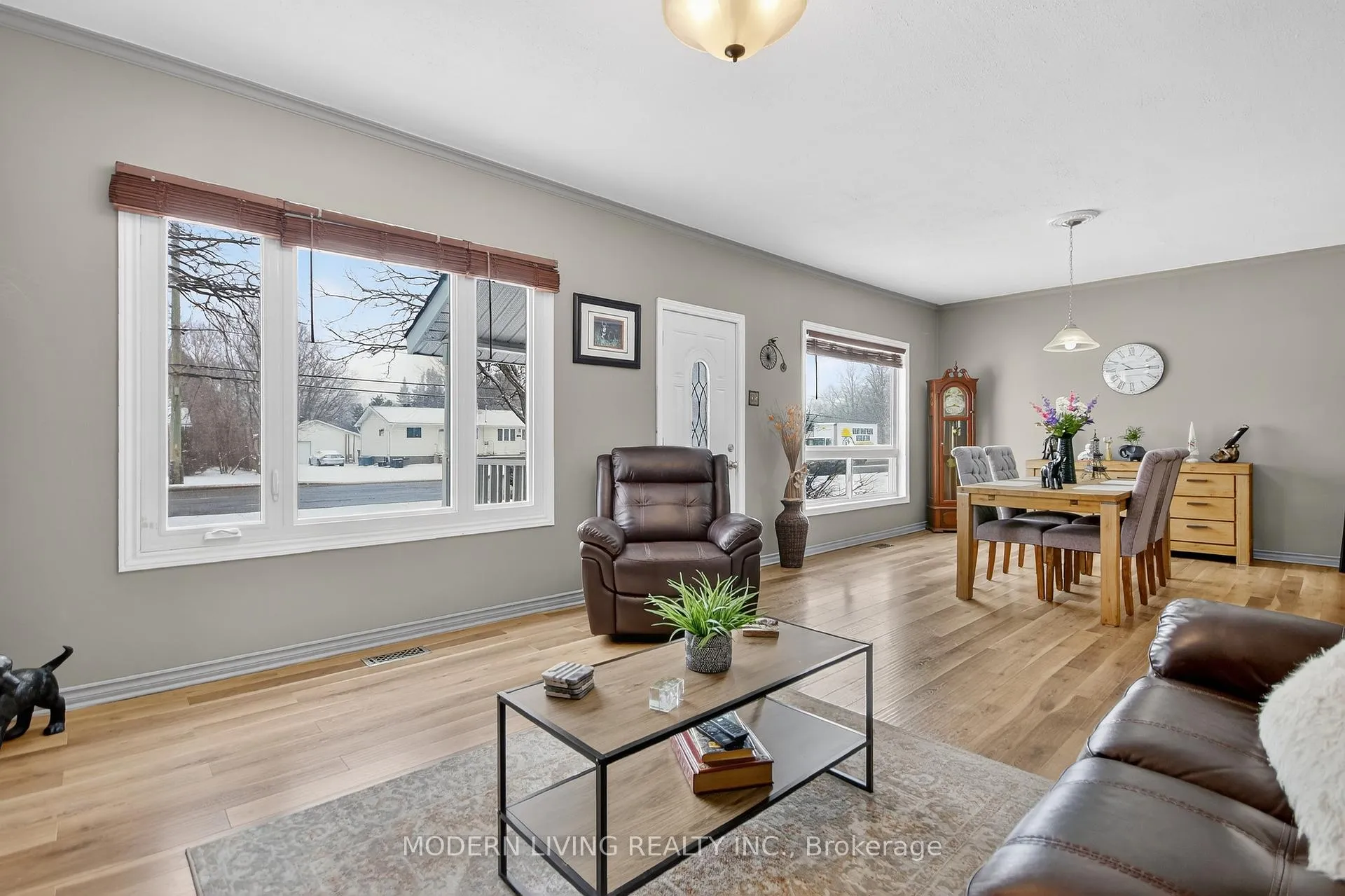Photo 3 of 5979 Perth Street SE, Ottawa, Richmond — HOMEH