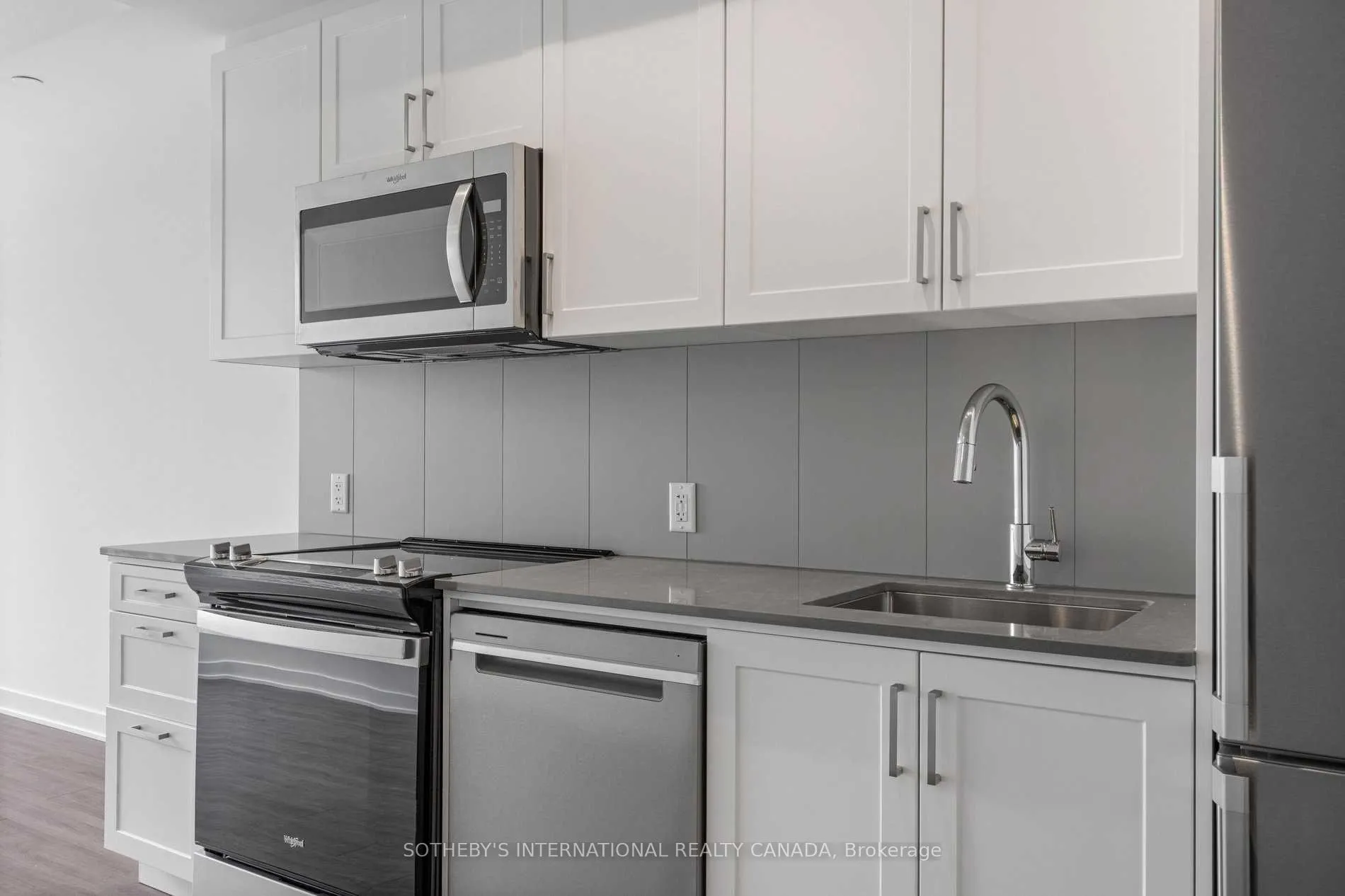 Photo 4 of Unit 303, 681 Yonge Street, Barrie, Painswick South — HOMEH