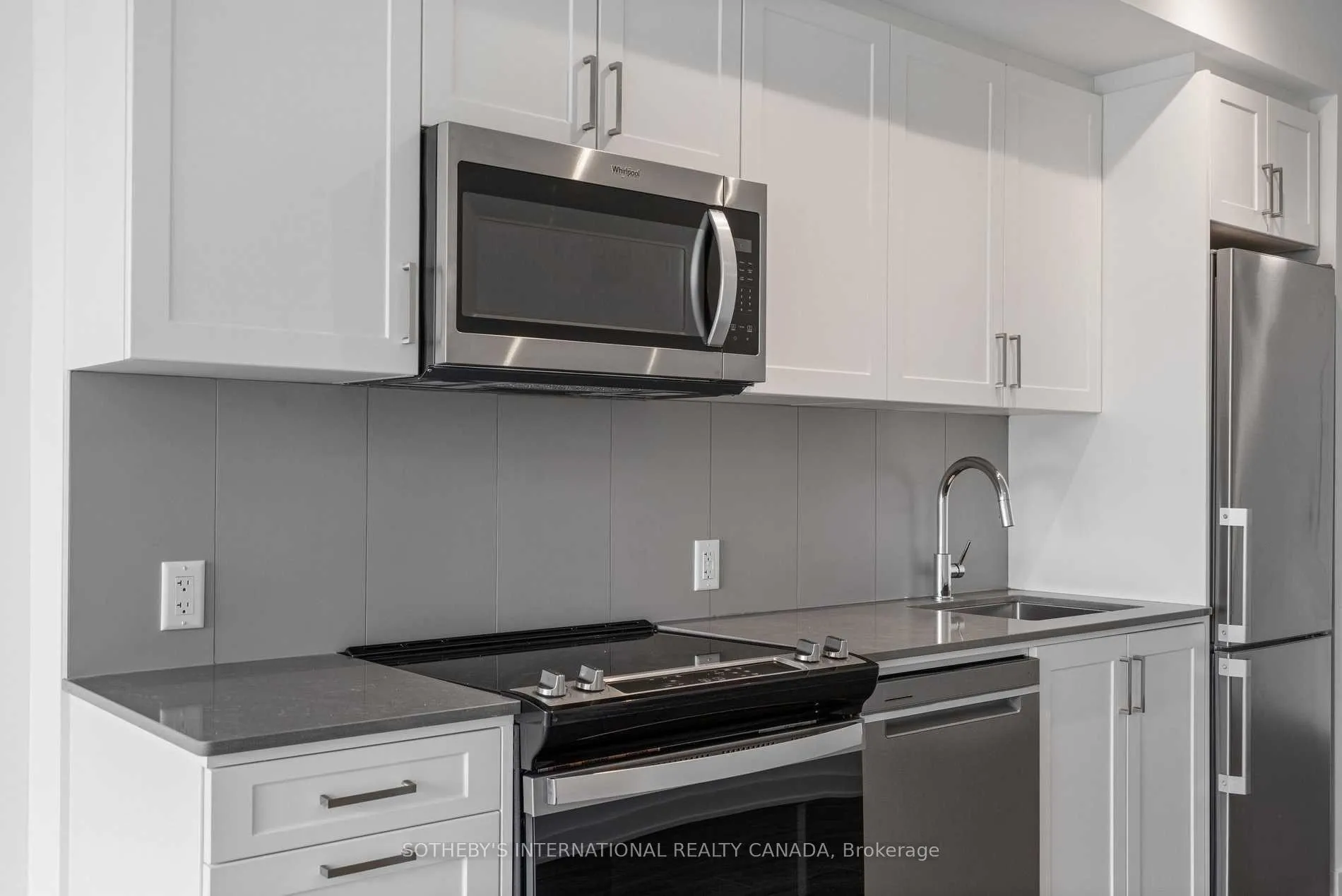 Photo 5 of Unit 303, 681 Yonge Street, Barrie, Painswick South — HOMEH