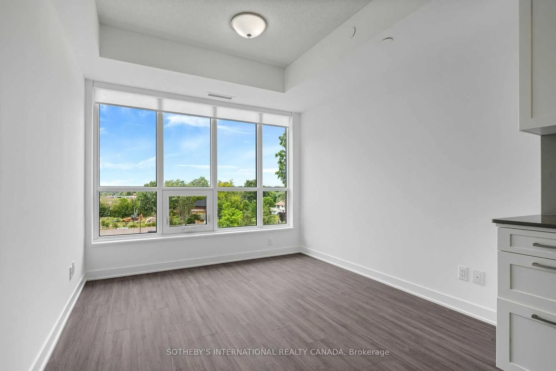 Photo 6 of Unit 303, 681 Yonge Street, Barrie, Painswick South — HOMEH