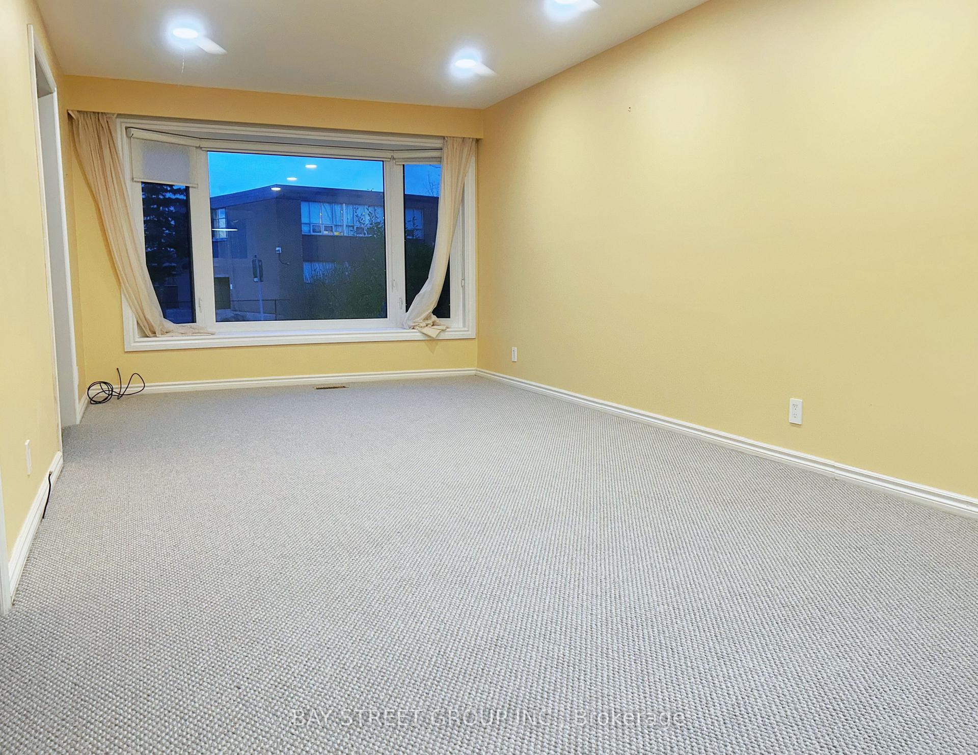 Photo 5 of 25 Glass Drive, Aurora, Aurora Highlands — HOMEH