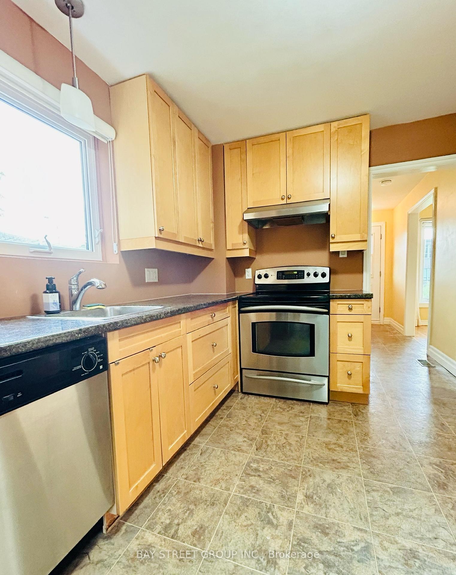 Photo 6 of 25 Glass Drive, Aurora, Aurora Highlands — HOMEH