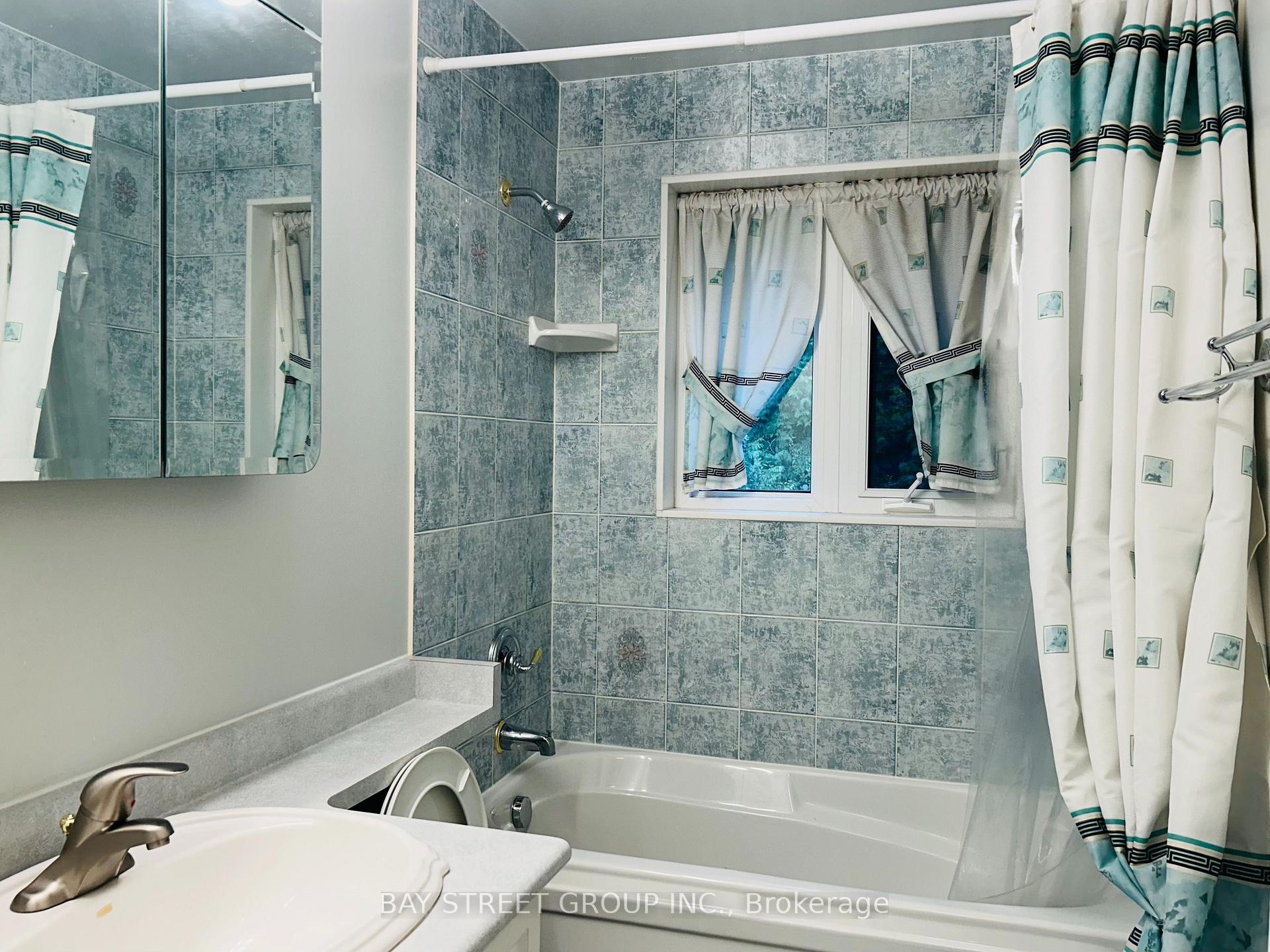 Photo 14 of 25 Glass Drive, Aurora, Aurora Highlands — HOMEH