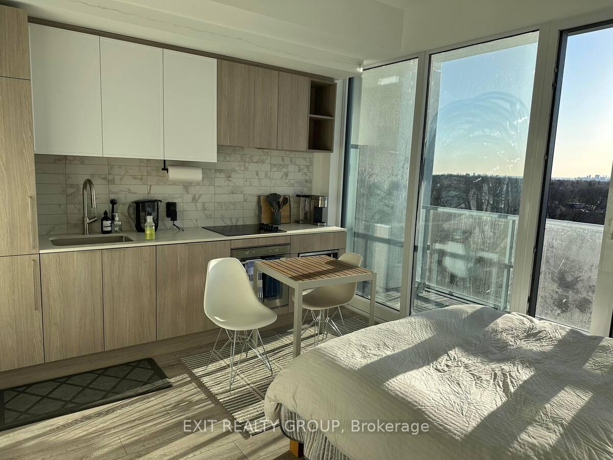 Front of Unit 711, 2020 Bathurst Street