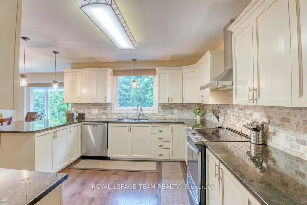 Photo 8 of 27 Sherk Crescent, Ottawa, Kanata - Kanata Lakes/Heritage Hills — HOMEH